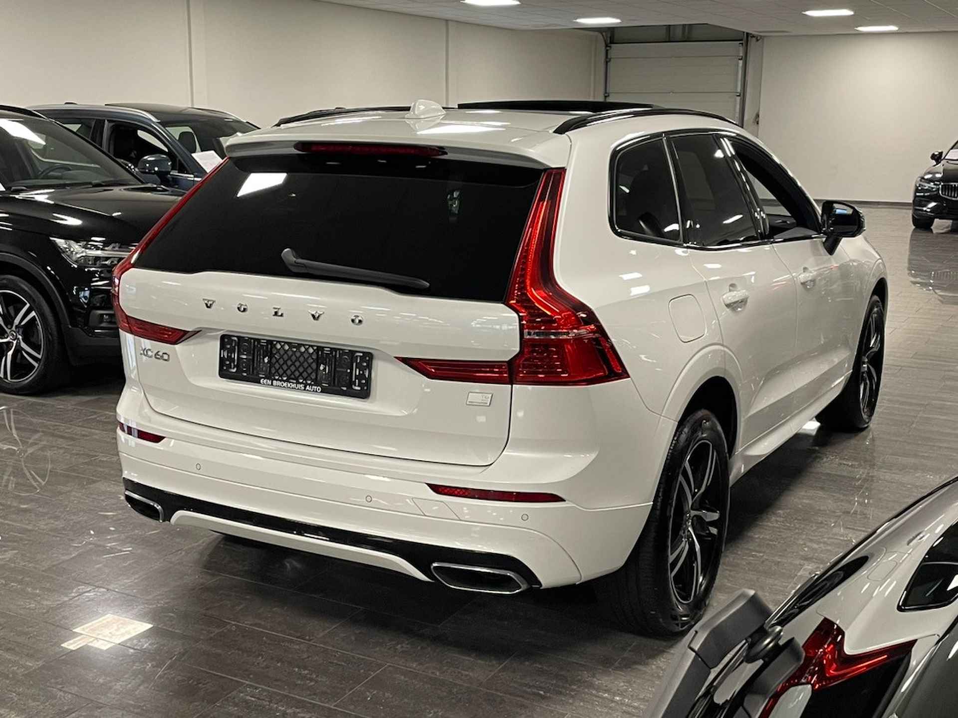 Volvo XC60 T6 AWD Recharge R-Design | Harman Kardon | Stoel en Stuurwielverwarming | Parkeercamera | Bestuurdersstoel elektrisch geheugen | - 3/26