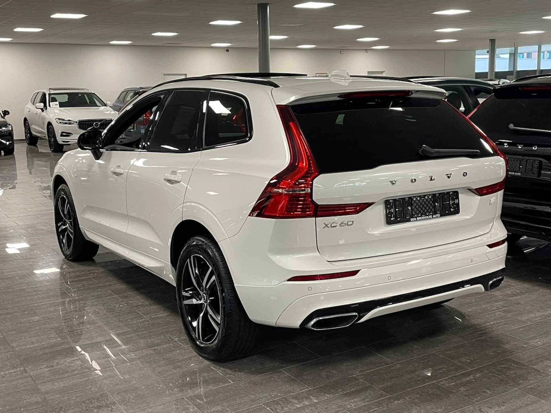 Volvo XC60 T6 AWD Recharge R-Design | Harman Kardon | Stoel en Stuurwielverwarming | Parkeercamera | Bestuurdersstoel elektrisch geheugen | - 4/26