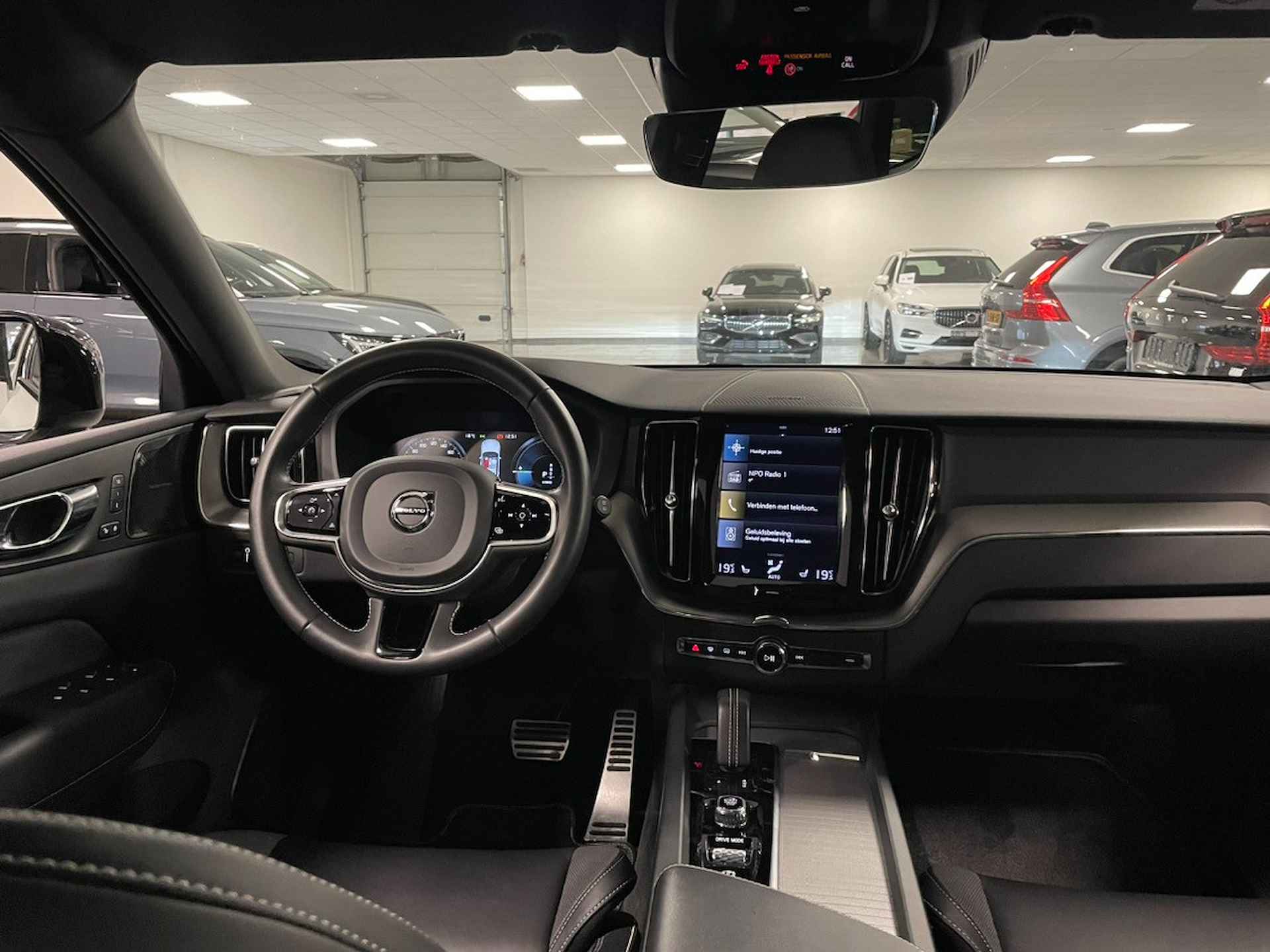 Volvo XC60 T6 AWD Recharge R-Design | Harman Kardon | Stoel en Stuurwielverwarming | Parkeercamera | Bestuurdersstoel elektrisch geheugen | - 7/26