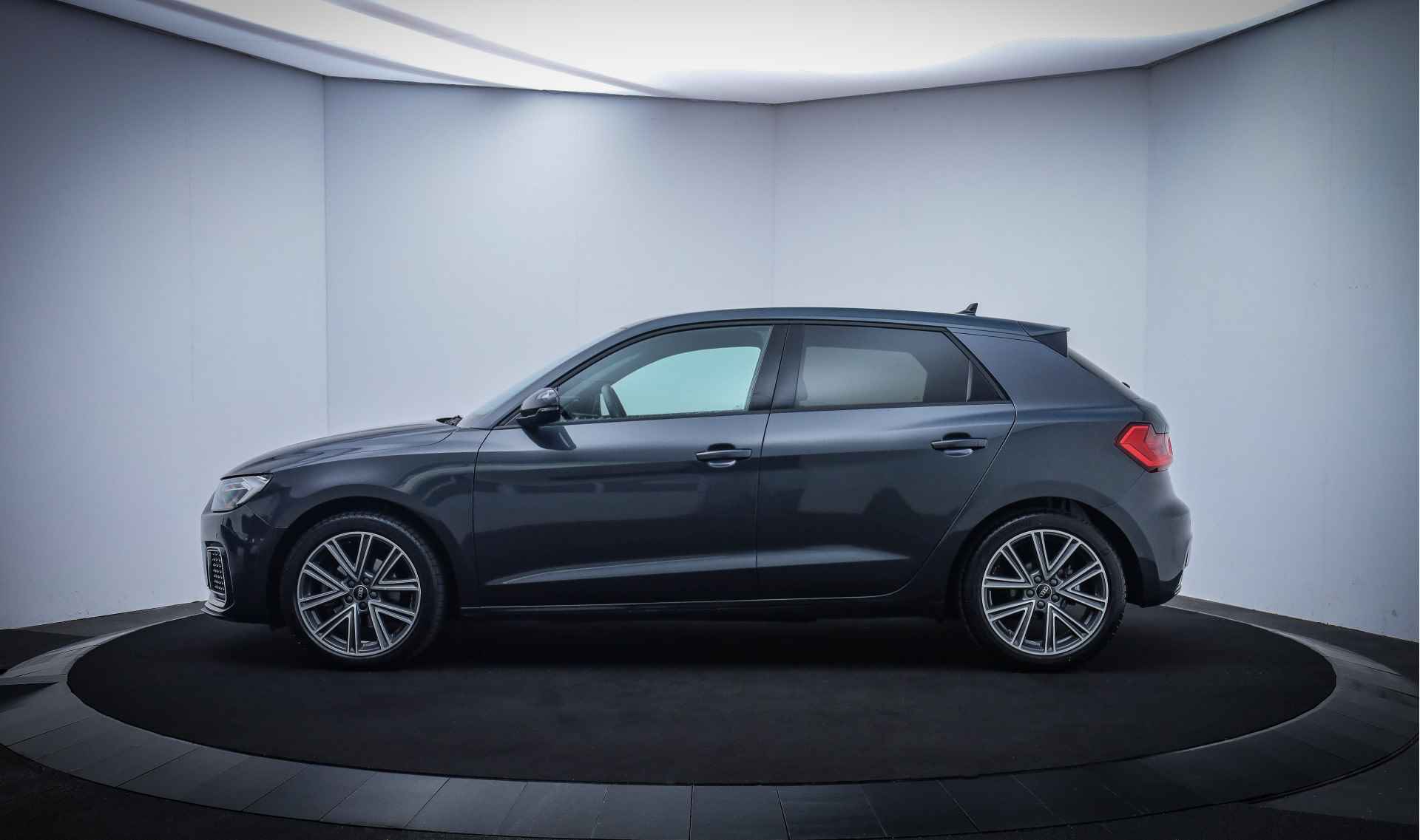 Audi A1 Sportback 30TFSI S-Tr. Sport Edition FULL LED/DIGI DASH/CARPLAY/BLINDSPOT/STOELVERW/KEYLESS/CLIMA/CRUISE/PDC V+A/LMV - 12/26