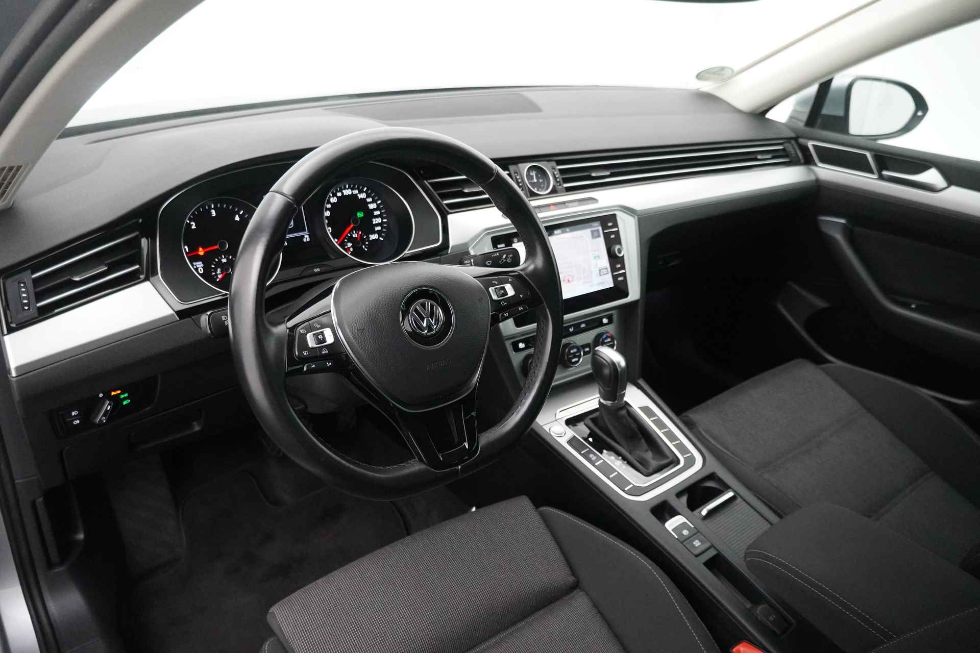 Volkswagen Passat BWJ 2018 1.6 TDI Comfortline Business AUTOMAAT FULL.LED / TREKHAAK / KEYLESS.START / V+A PDC / APPLE.CARPLAY / ANDROID.AUTO / ADDAPT.CRUISE / DAB+ / NAVI / CLIMA / LMV / ELEK.PAKKET / ARMSTEUNEN / ISOFIX - 5/30