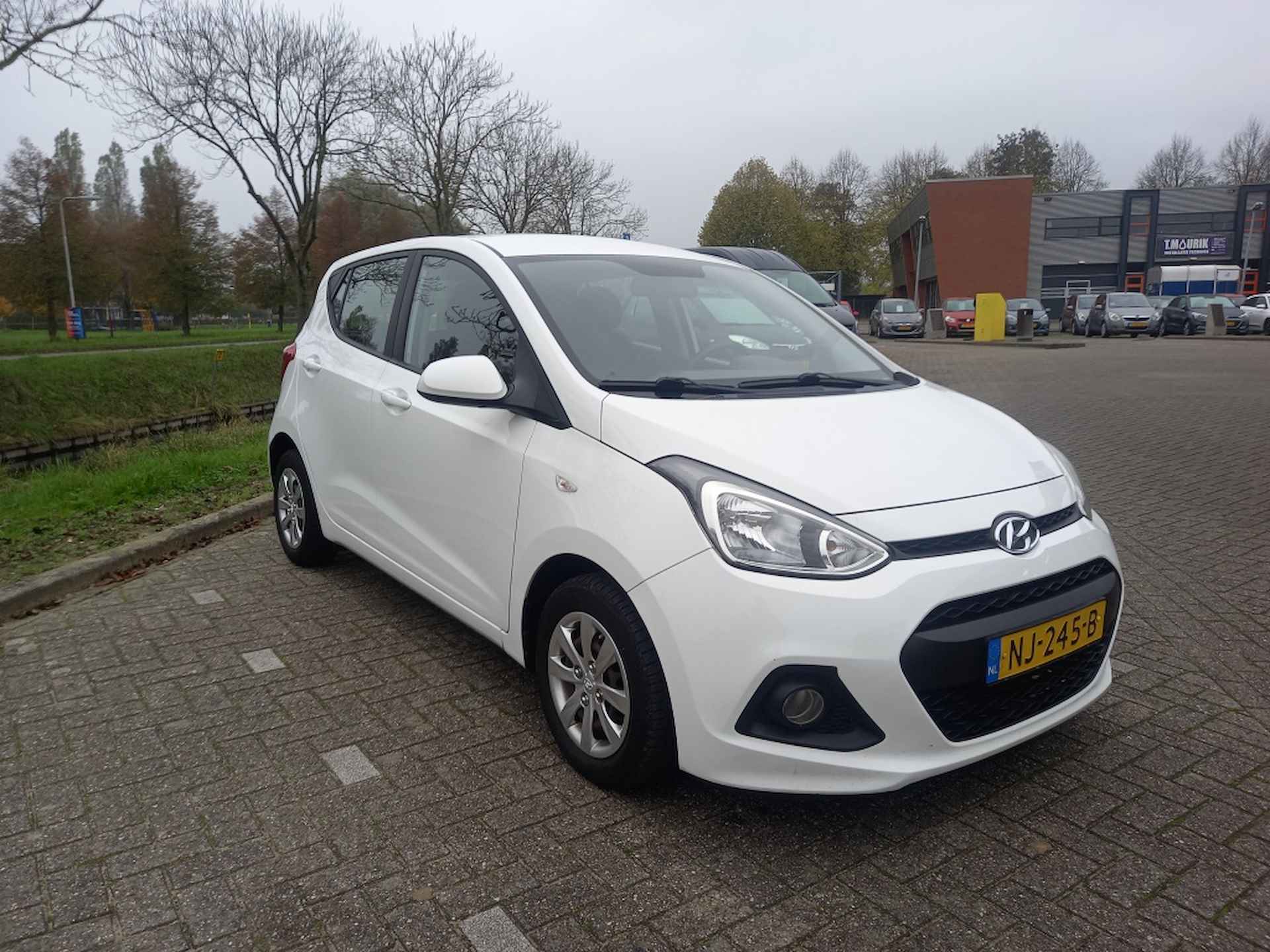 Hyundai i10 1.0i i-Motion Comf. - 2/13