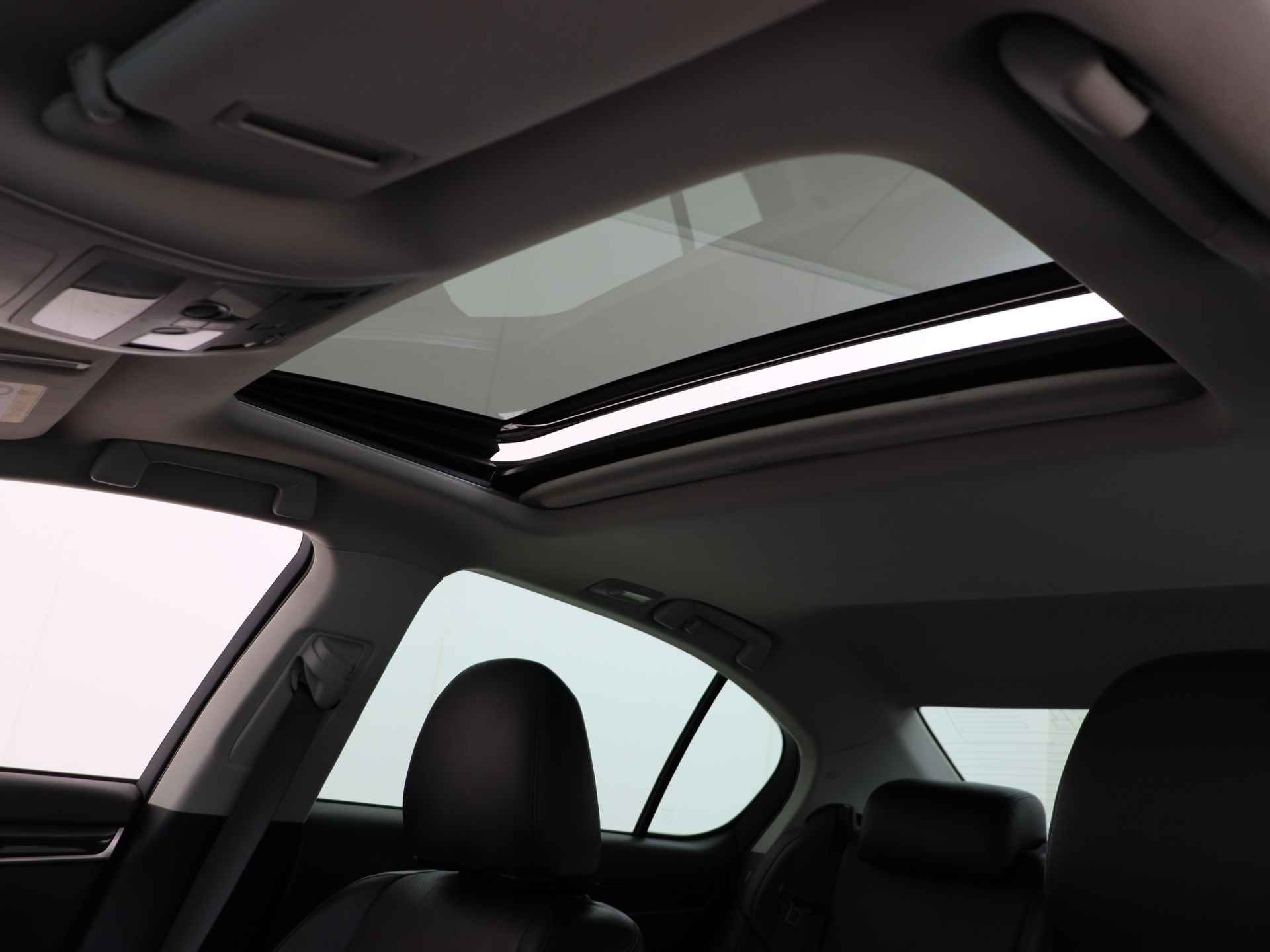 Lexus GS 300h 25th Edition | Sunroof | Elektrisch verstelbare voorstoel(en) | Stoelverwarming | - 18/52