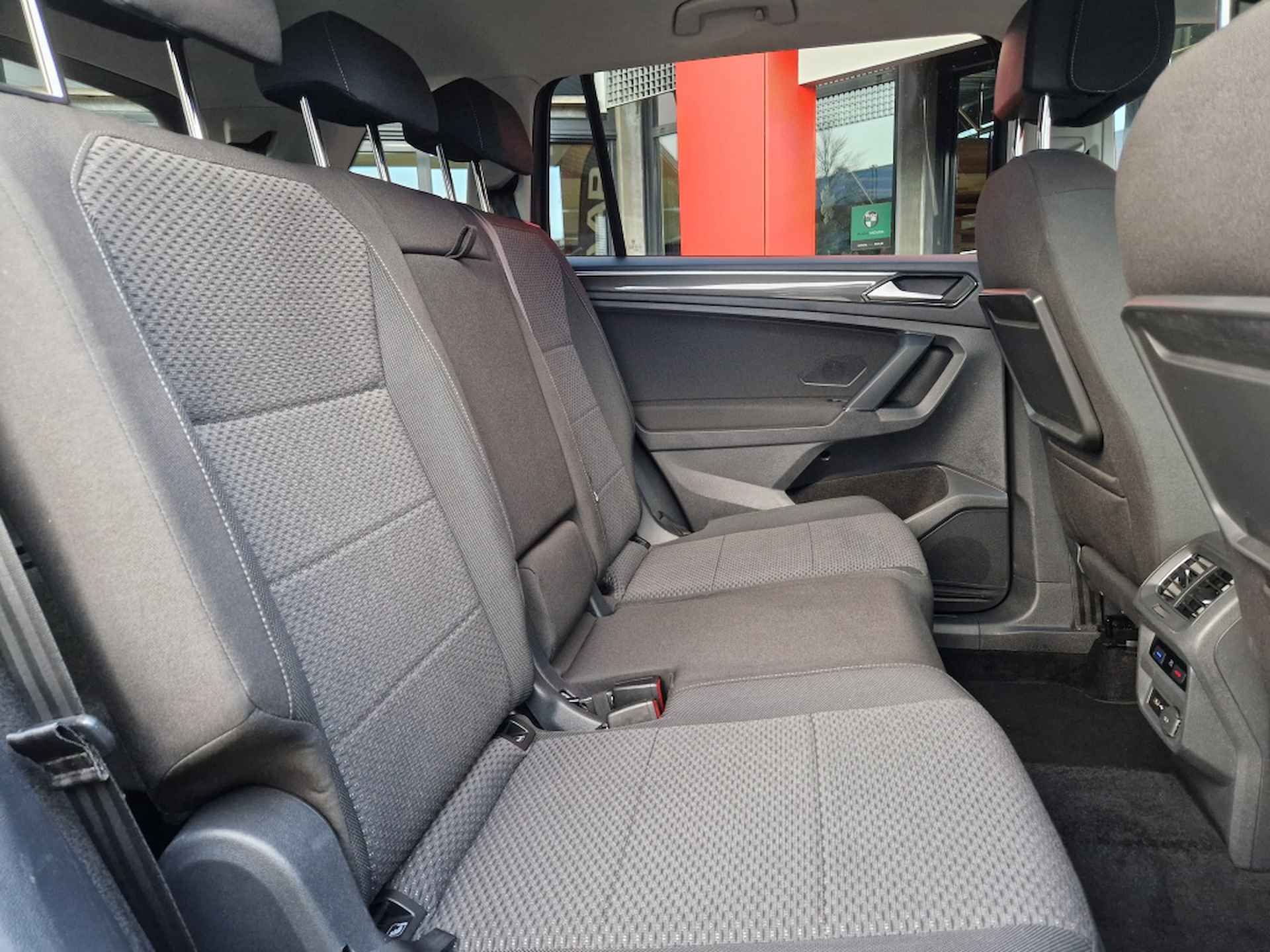 Volkswagen Tiguan Allspace 1.4 TSI DSG 150pk CL. 7P | Navi | Trekhaak - 28/31