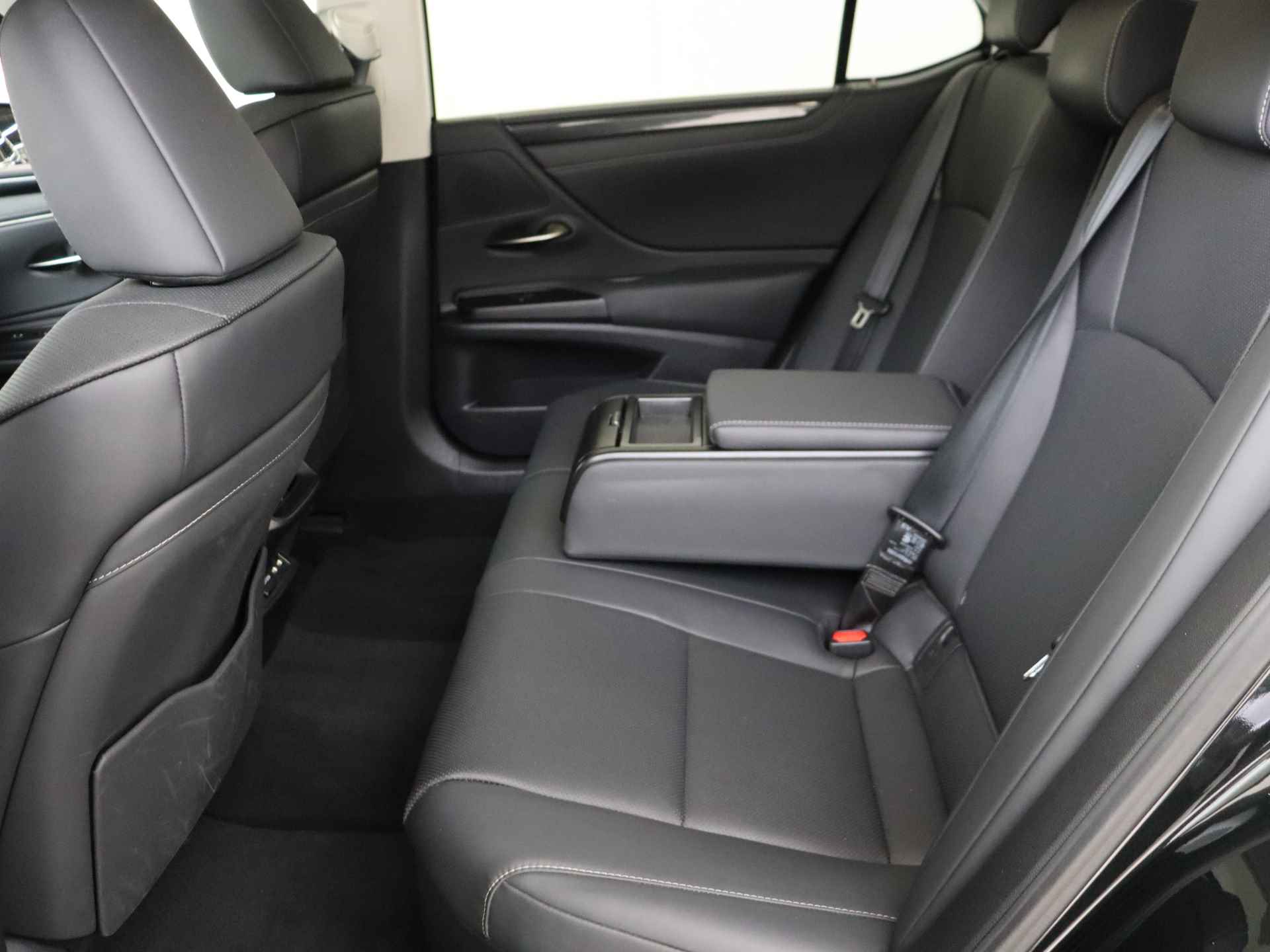 Lexus ES 300h Preference Line Business | Premium Navigatie | Lederen Bekleding | Sunroof | - 23/48