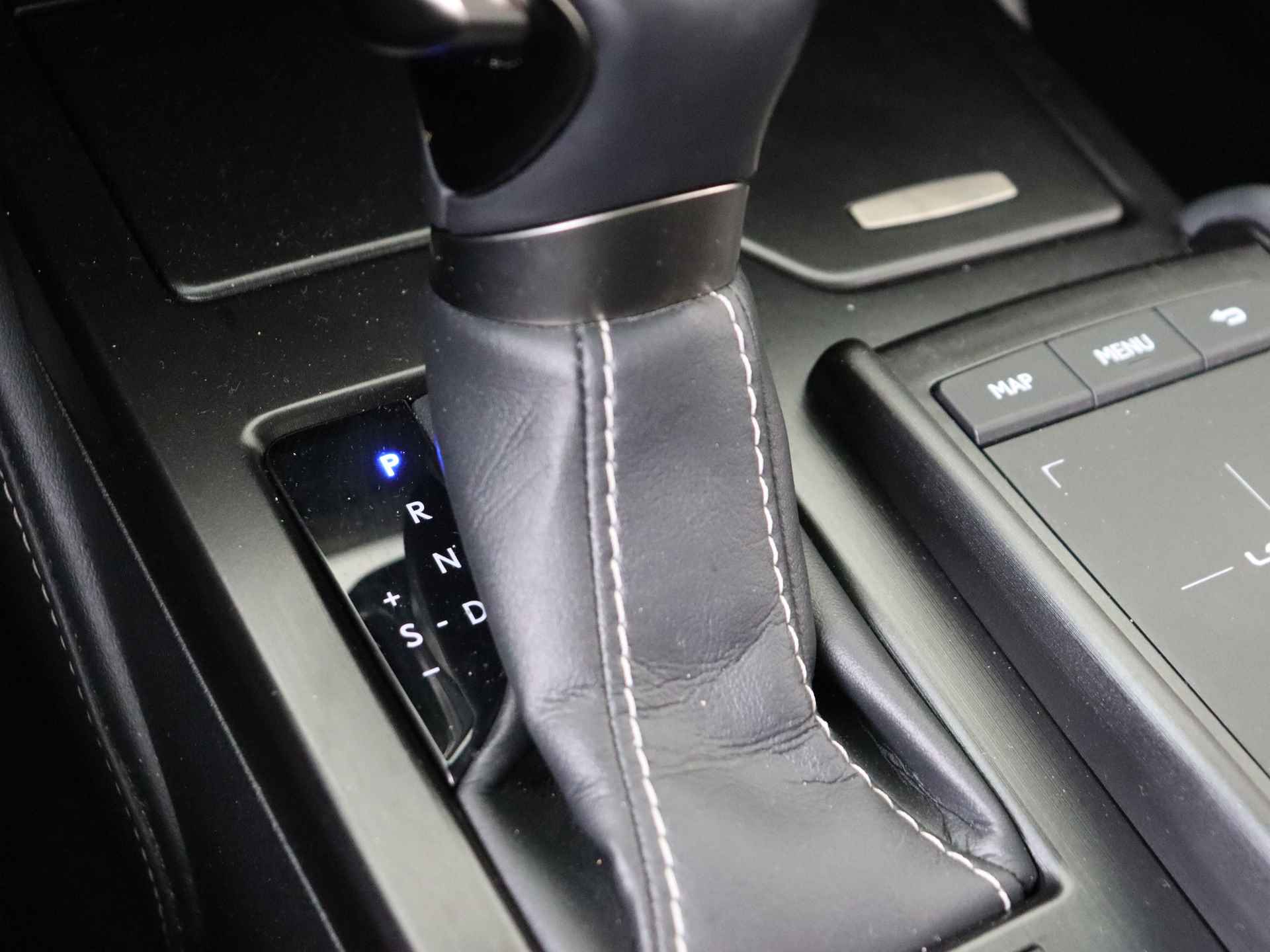 Lexus ES 300h Preference Line Business | Premium Navigatie | Lederen Bekleding | Sunroof | - 45/48