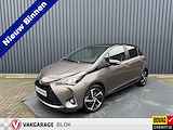 Toyota Yaris 1.5 Hybrid Bi-Tone Plus | Oxide Bronze | Pano dak | Apple Carplay/Android auto | Rijklaar!!