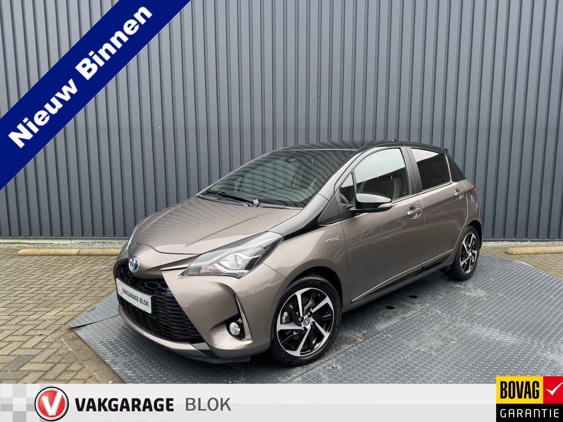 Toyota Yaris 1.5 Hybrid Bi-Tone Plus | Oxide Bronze | Pano dak | Apple Carplay/Android auto | Rijklaar!!