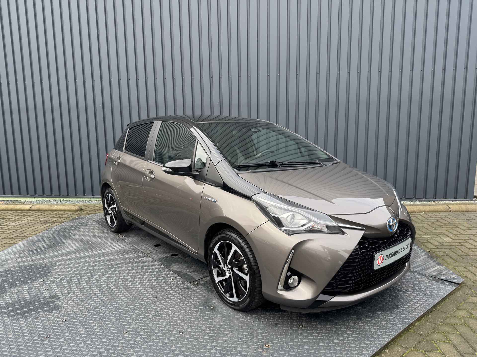 Toyota Yaris 1.5 Hybrid Bi-Tone Plus | Oxide Bronze | Pano dak | Apple Carplay/Android auto | Rijklaar!! - 7/42