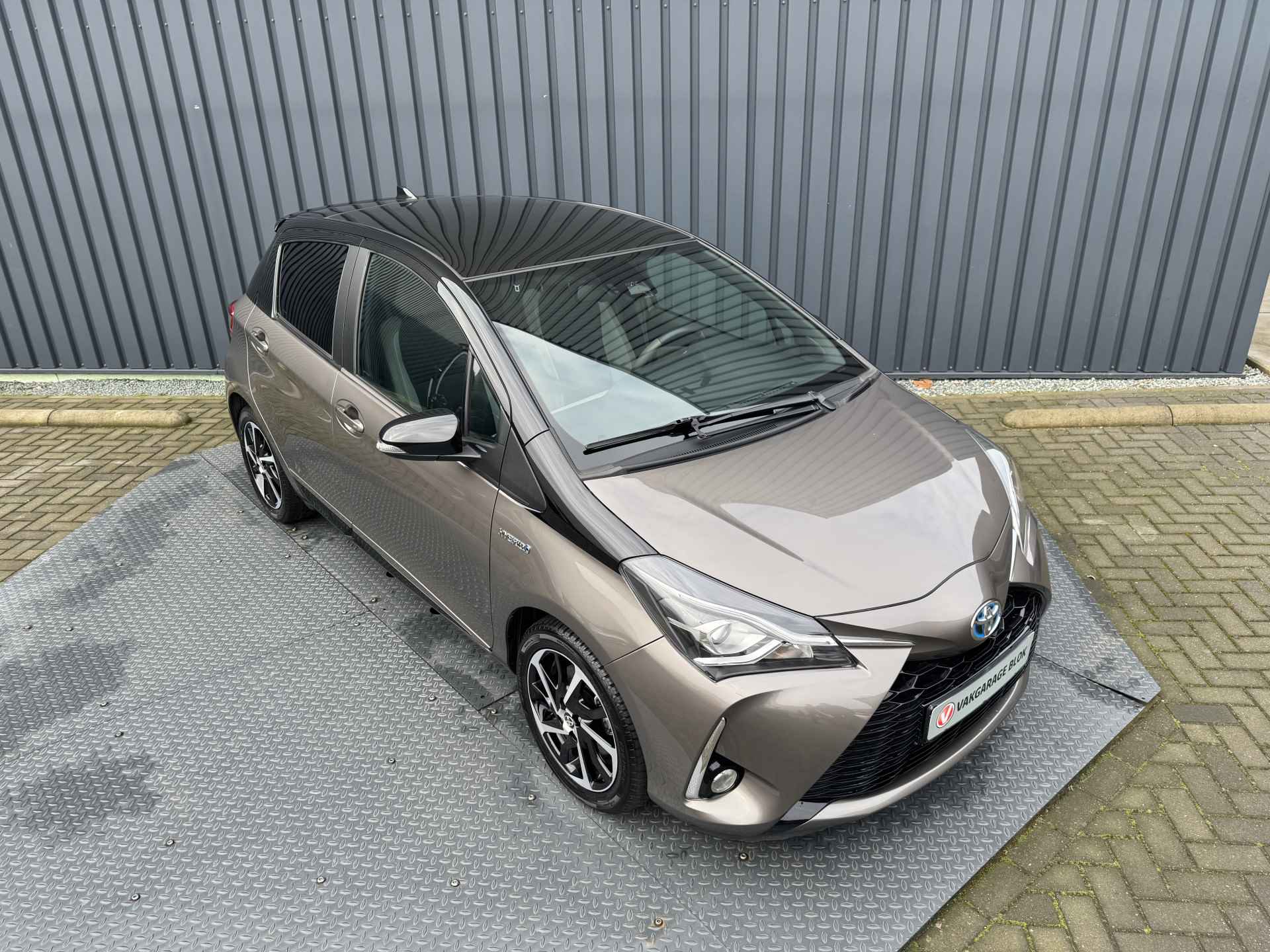 Toyota Yaris 1.5 Hybrid Bi-Tone Plus | Oxide Bronze | Pano dak | Apple Carplay/Android auto | Rijklaar!! - 8/42