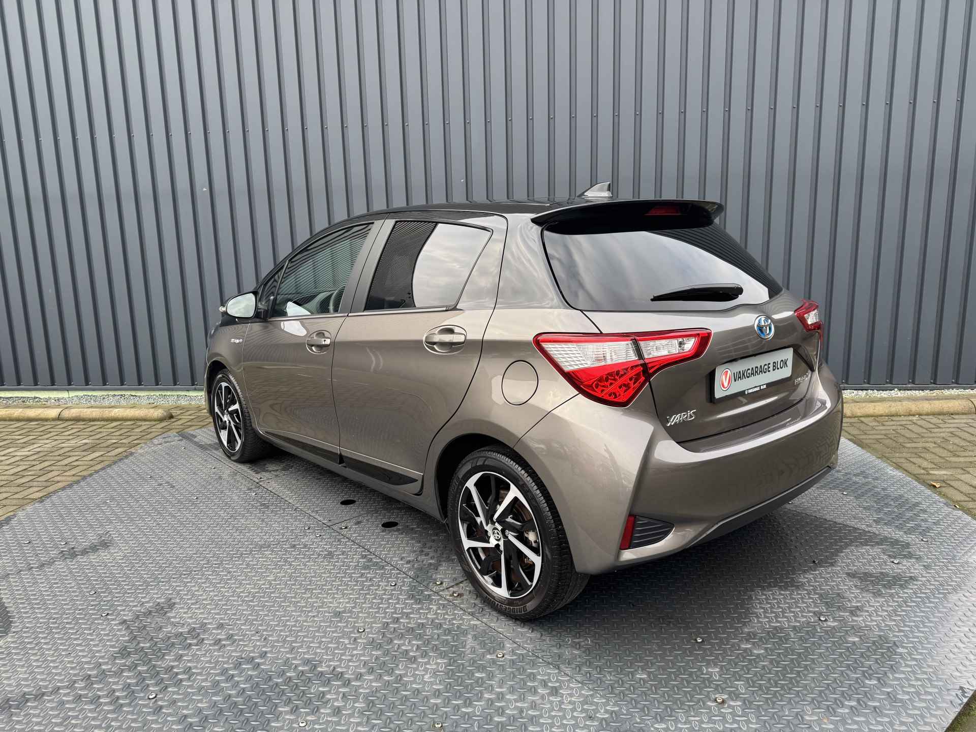 Toyota Yaris 1.5 Hybrid Bi-Tone Plus | Oxide Bronze | Pano dak | Apple Carplay/Android auto | Rijklaar!! - 13/42