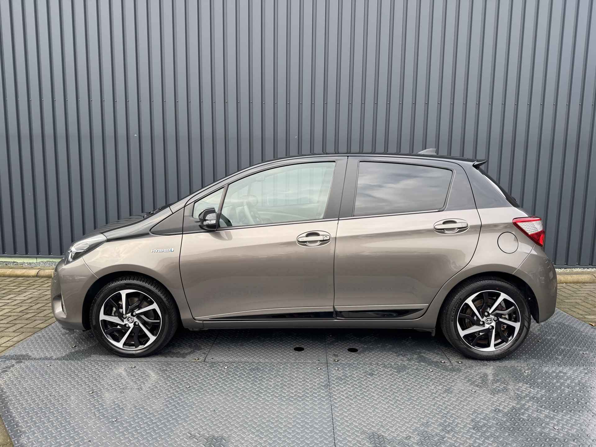 Toyota Yaris 1.5 Hybrid Bi-Tone Plus | Oxide Bronze | Pano dak | Apple Carplay/Android auto | Rijklaar!! - 15/42