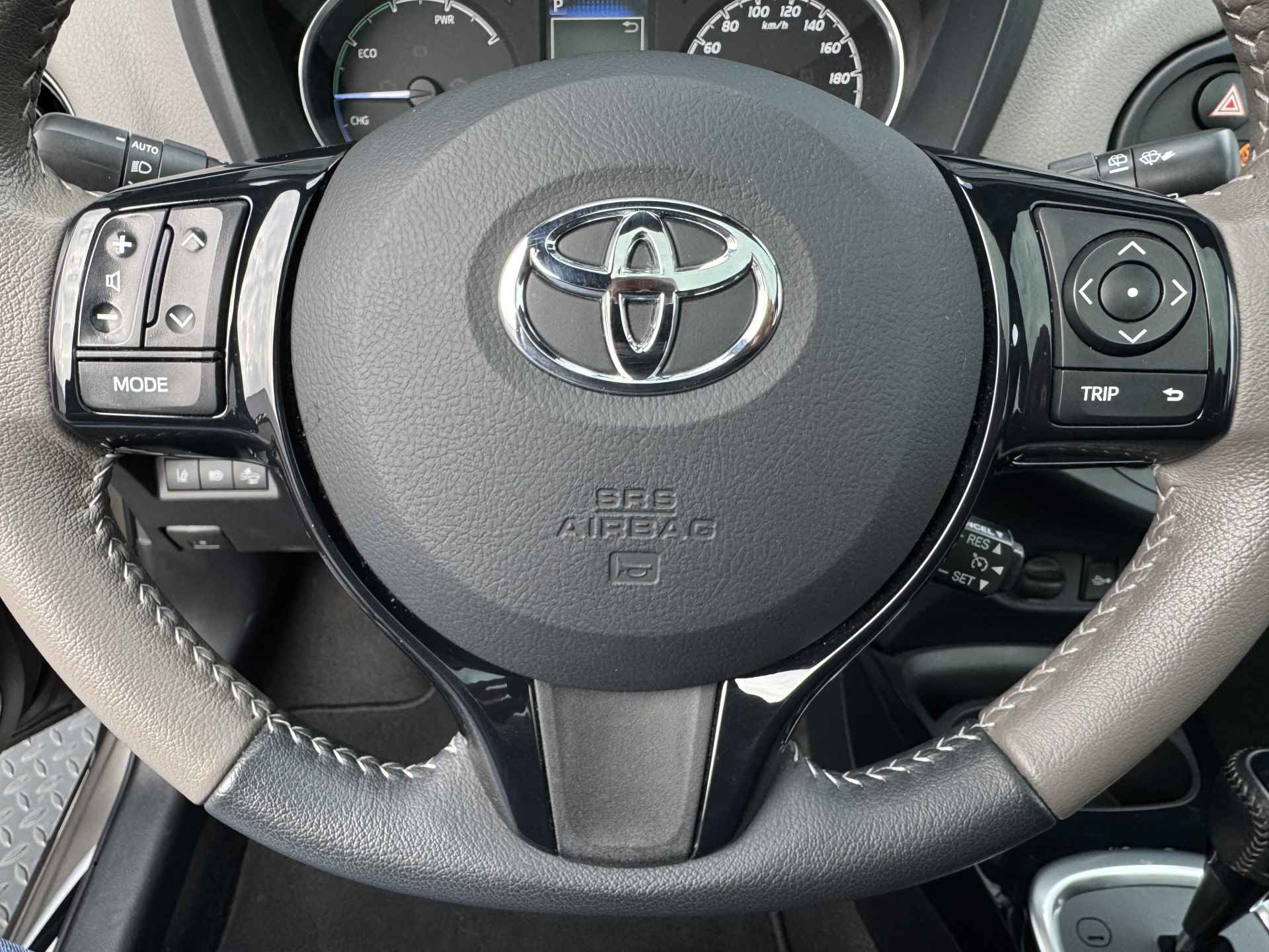 Toyota Yaris 1.5 Hybrid Bi-Tone Plus | Oxide Bronze | Pano dak | Apple Carplay/Android auto | Rijklaar!! - 21/42