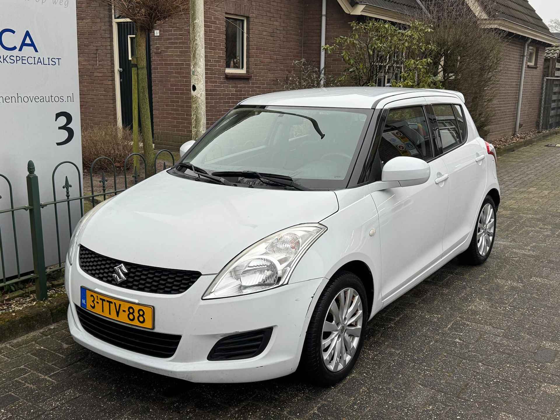 Suzuki Swift 1.2 Bandit EASSS - 3/36