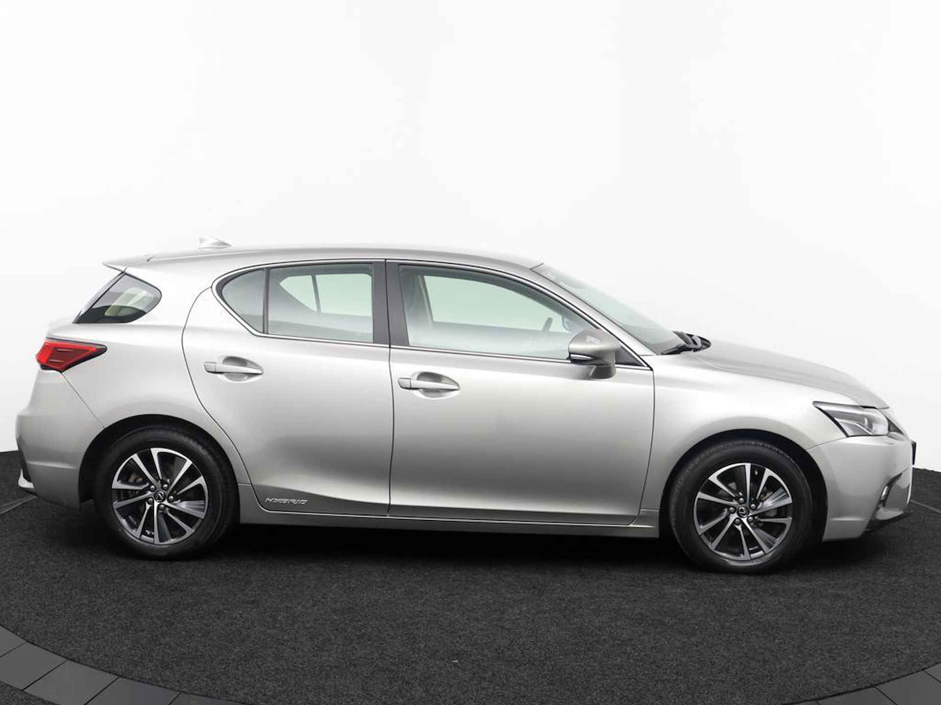 Lexus CT 200h Ultimate Edition | Premium Navigatie | Adaptive Cruise Control | Parkeersensoren voor en achter | Keyless Entry - 13/43