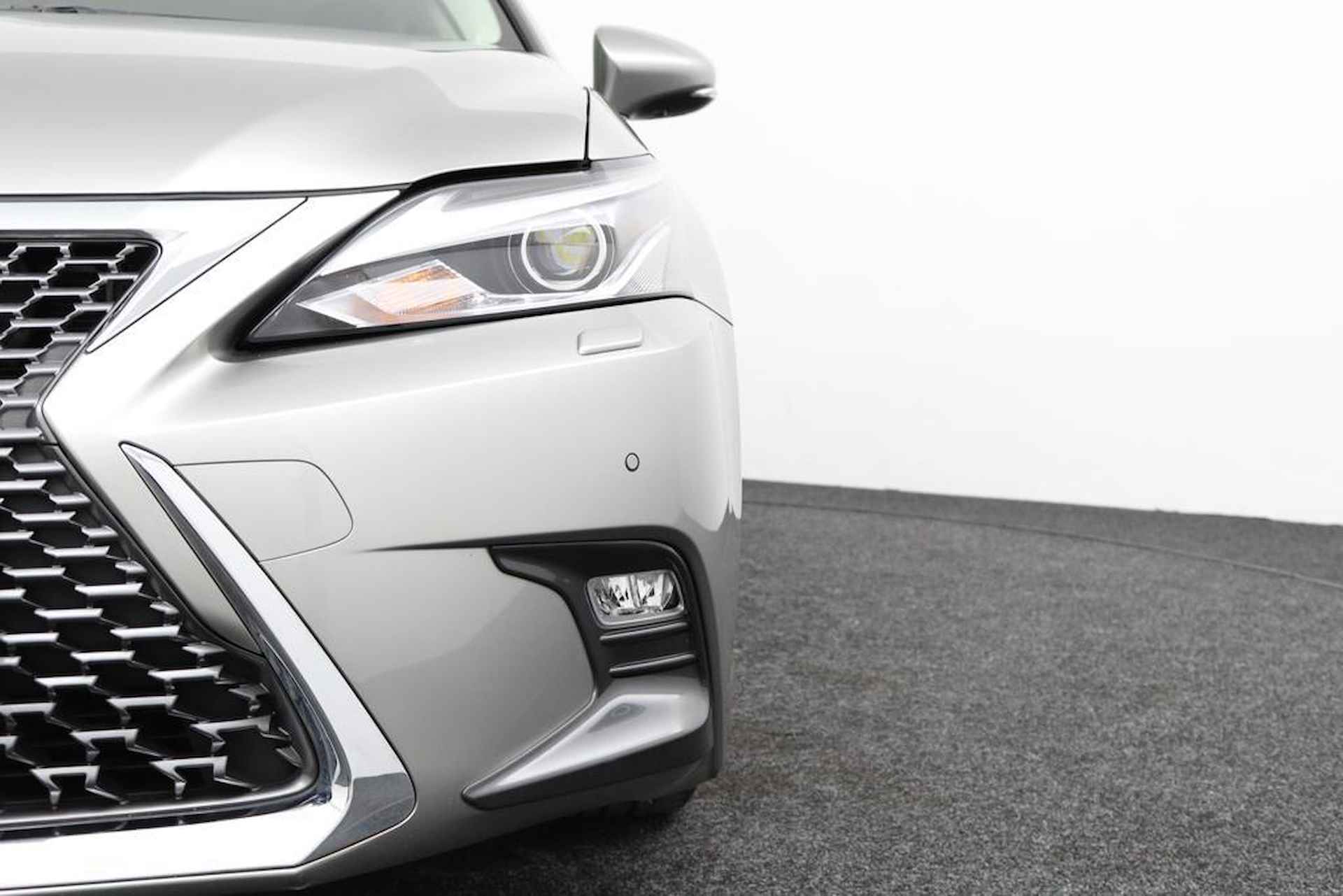 Lexus CT 200h Ultimate Edition | Premium Navigatie | Adaptive Cruise Control | Parkeersensoren voor en achter | Keyless Entry - 34/43