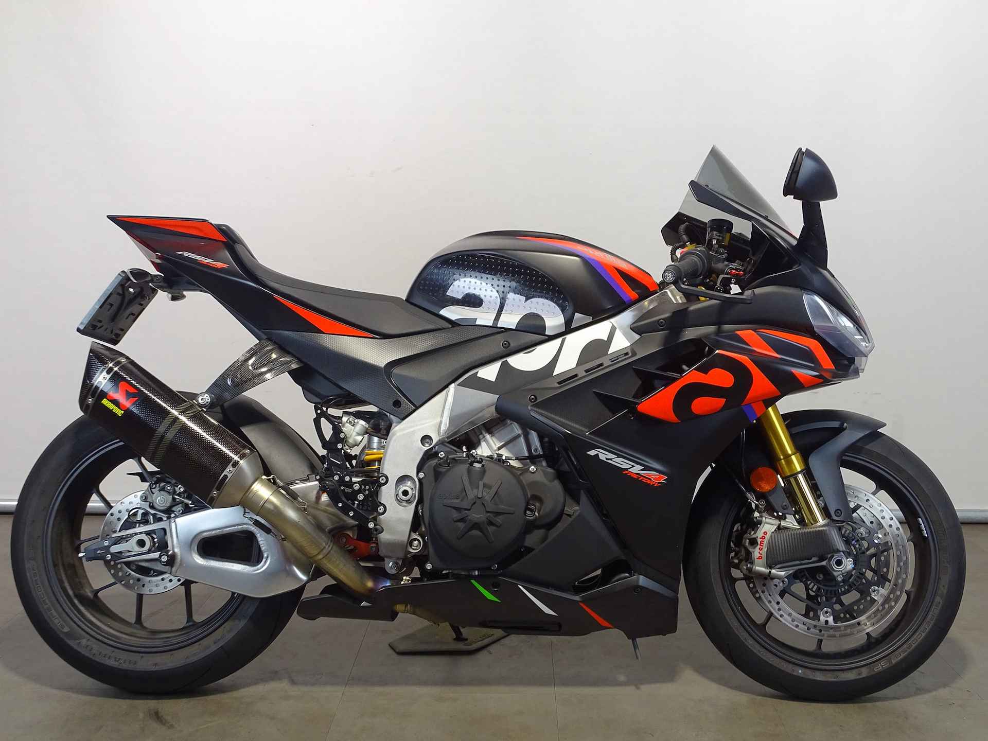 Aprilia RSV 4 1100 FACTORY - 1/11