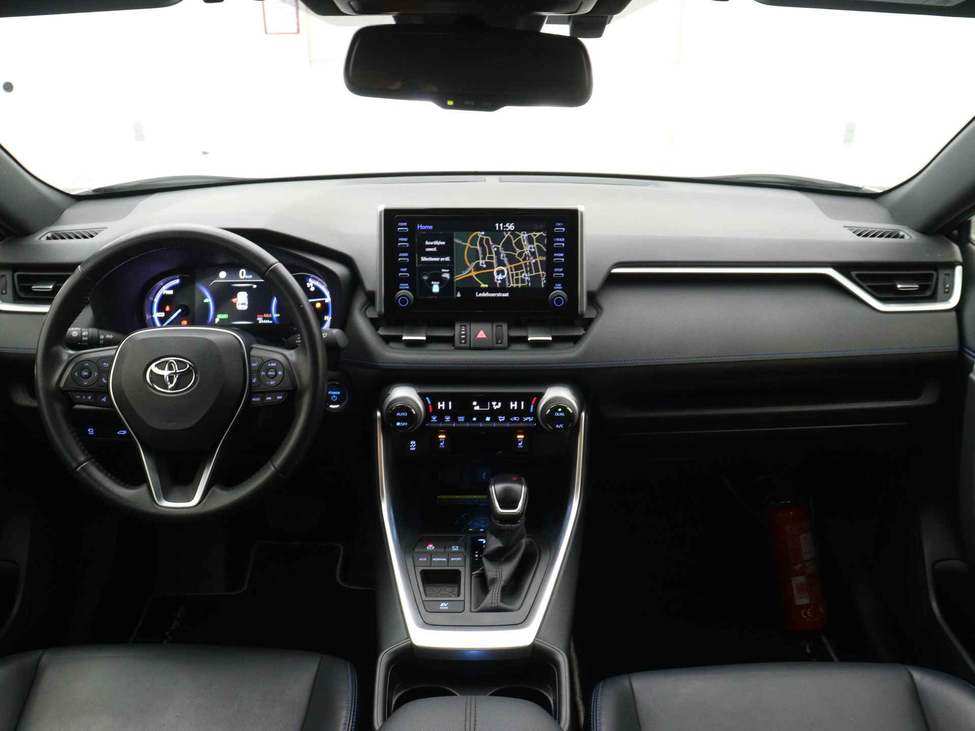 Toyota RAV4 2.5 Hybrid Bi-Tone Limited | Navigatie | 360 Camera | Trekhaak | Stoelverwarming | Parkeersensoren | LM velgen | Draadloze telefoonlader | - 6/47