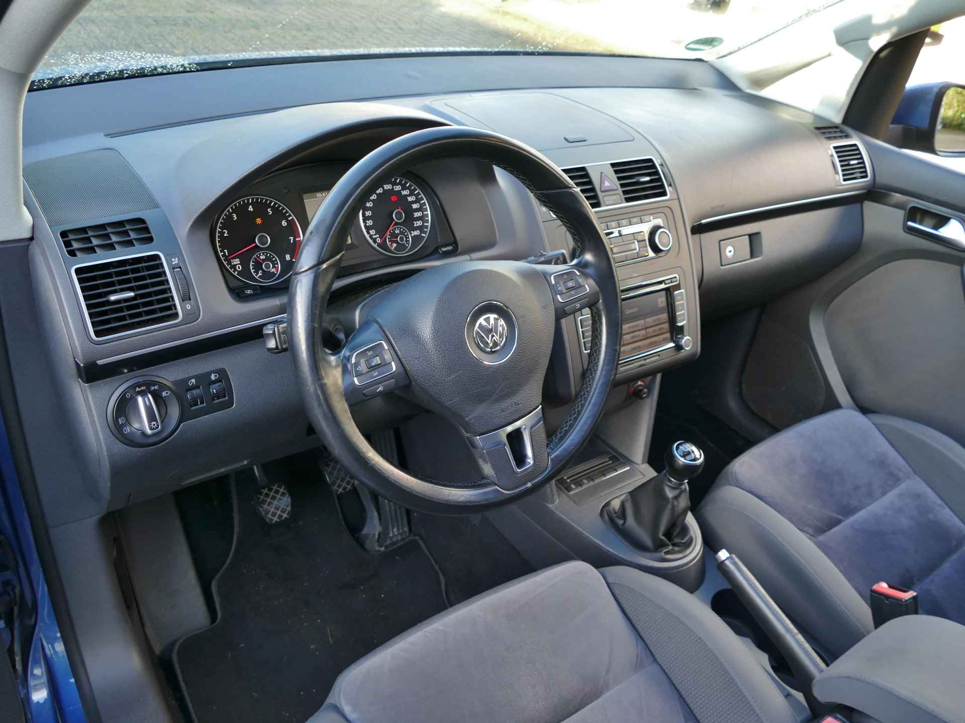 Volkswagen Touran 1.2 TSI Highline BlueMotion 7persoons | panoramadak | stoelverwarming - 31/41