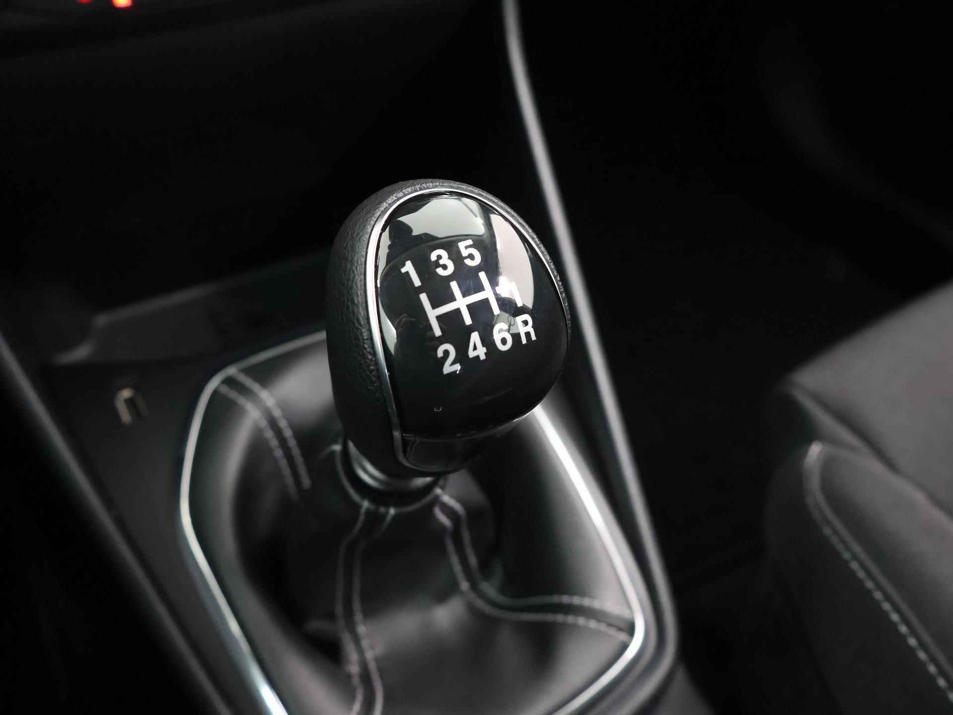 Ford Fiesta 1.0 EcoBoost Hybrid Titanium | Winterpack | Carplay | Climate Control | LED Koplampen - 25/38