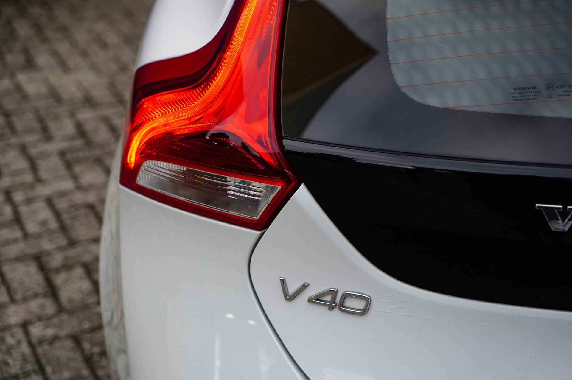 Volvo V40 2.0 T2 Nordic+ | Standkachel | Volvo On Call | Stoelverwarming | Navigatie | Bluetooth | Climate Control | Cruise Control | PDC Achter | Trekhaak - 8/27