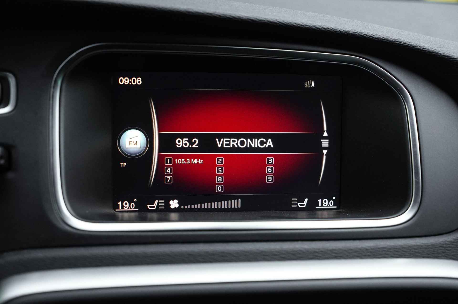 Volvo V40 2.0 T2 Nordic+ | Standkachel | Volvo On Call | Stoelverwarming | Navigatie | Bluetooth | Climate Control | Cruise Control | PDC Achter | Trekhaak - 20/27