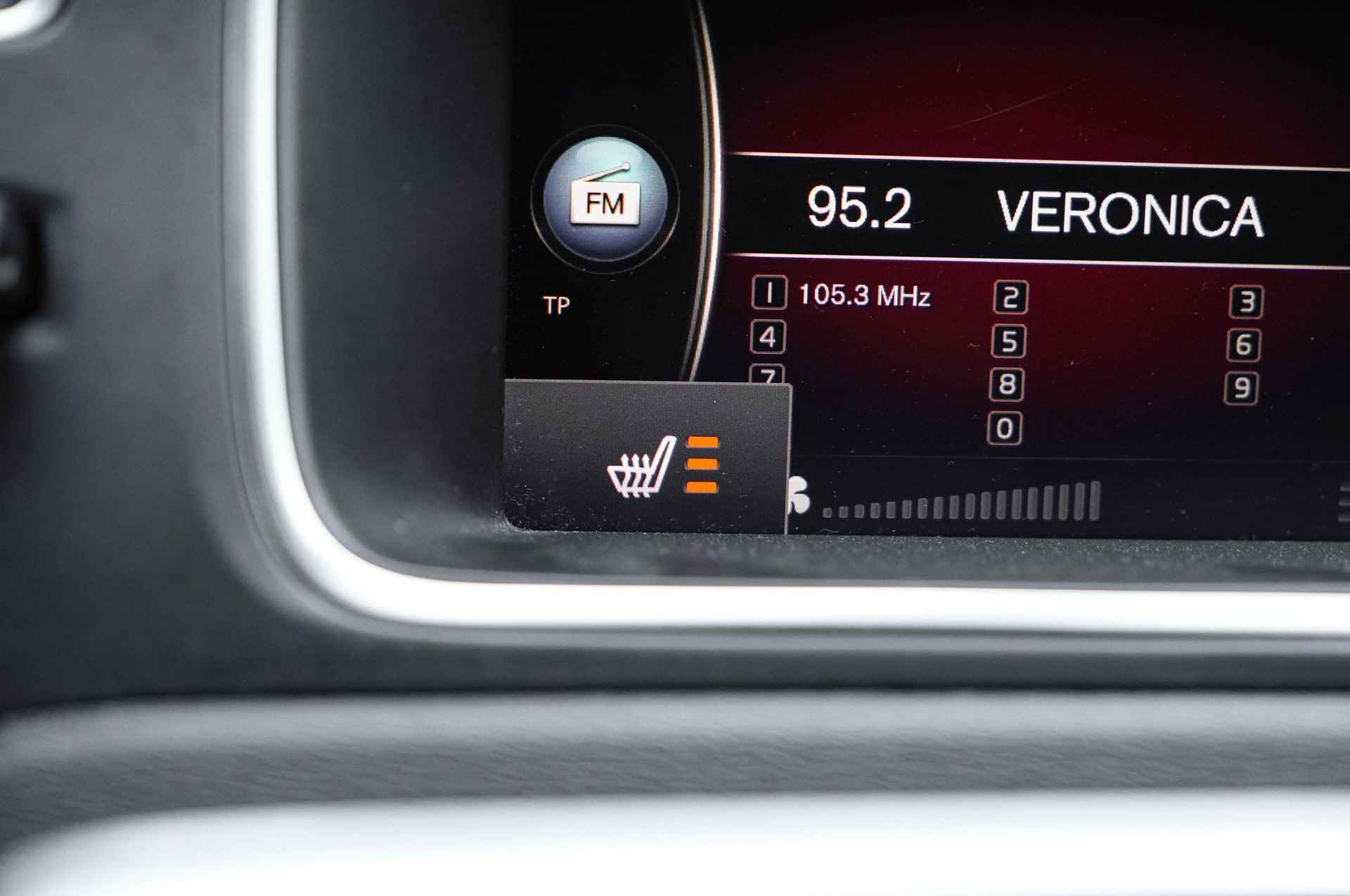 Volvo V40 2.0 T2 Nordic+ | Standkachel | Volvo On Call | Stoelverwarming | Navigatie | Bluetooth | Climate Control | Cruise Control | PDC Achter | Trekhaak - 24/27