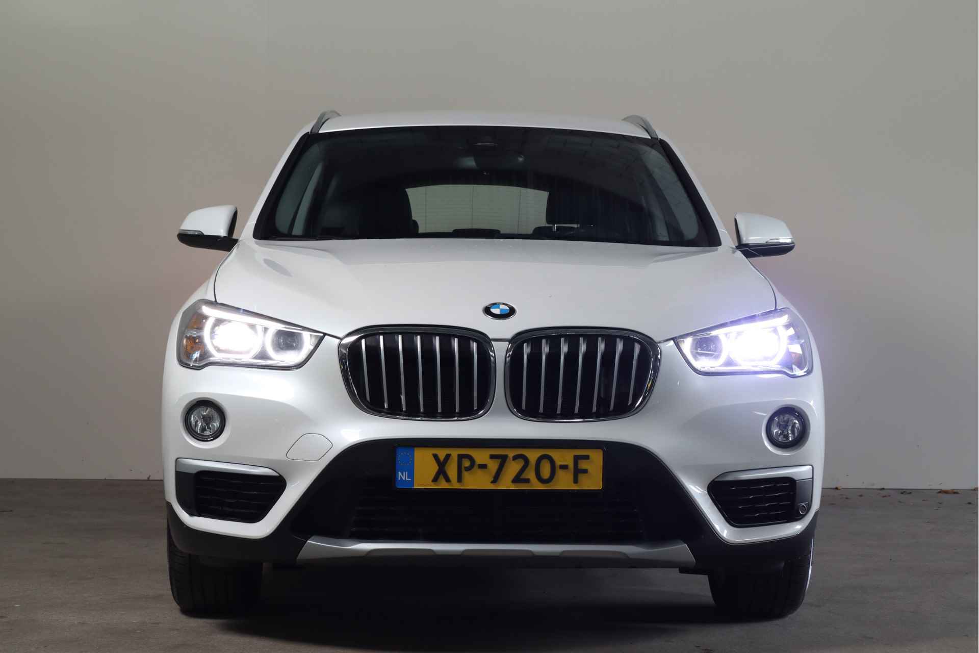 BMW X1 sDrive20i Orange Edition III NL-Auto!! HUD I Leder I LED-Koplampen - 4/34