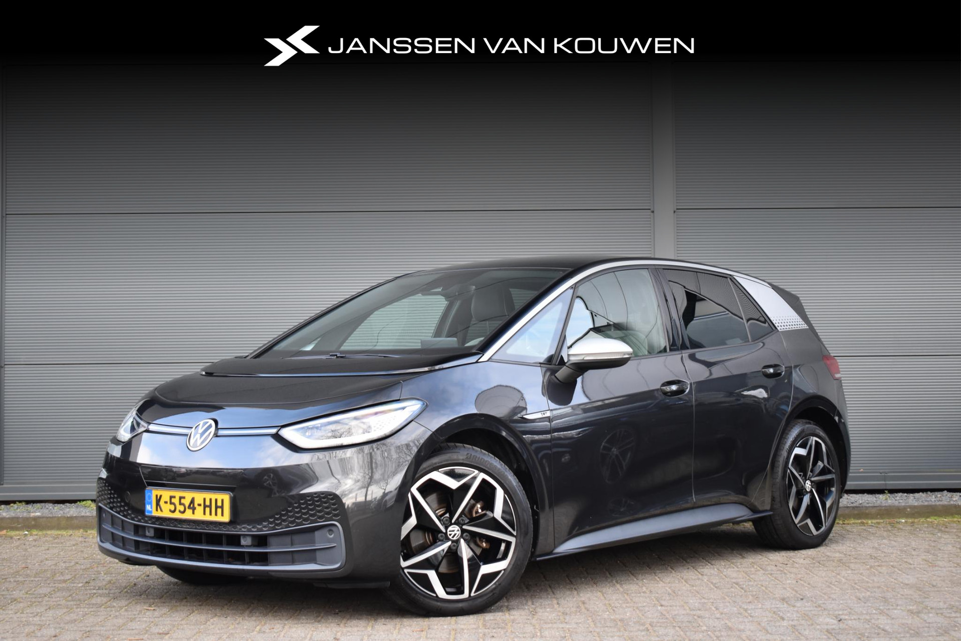 Volkswagen ID.3 First Plus 58 kWh / Stoelverwarming / Navigatie / Camera / Matrix LED Koplampen