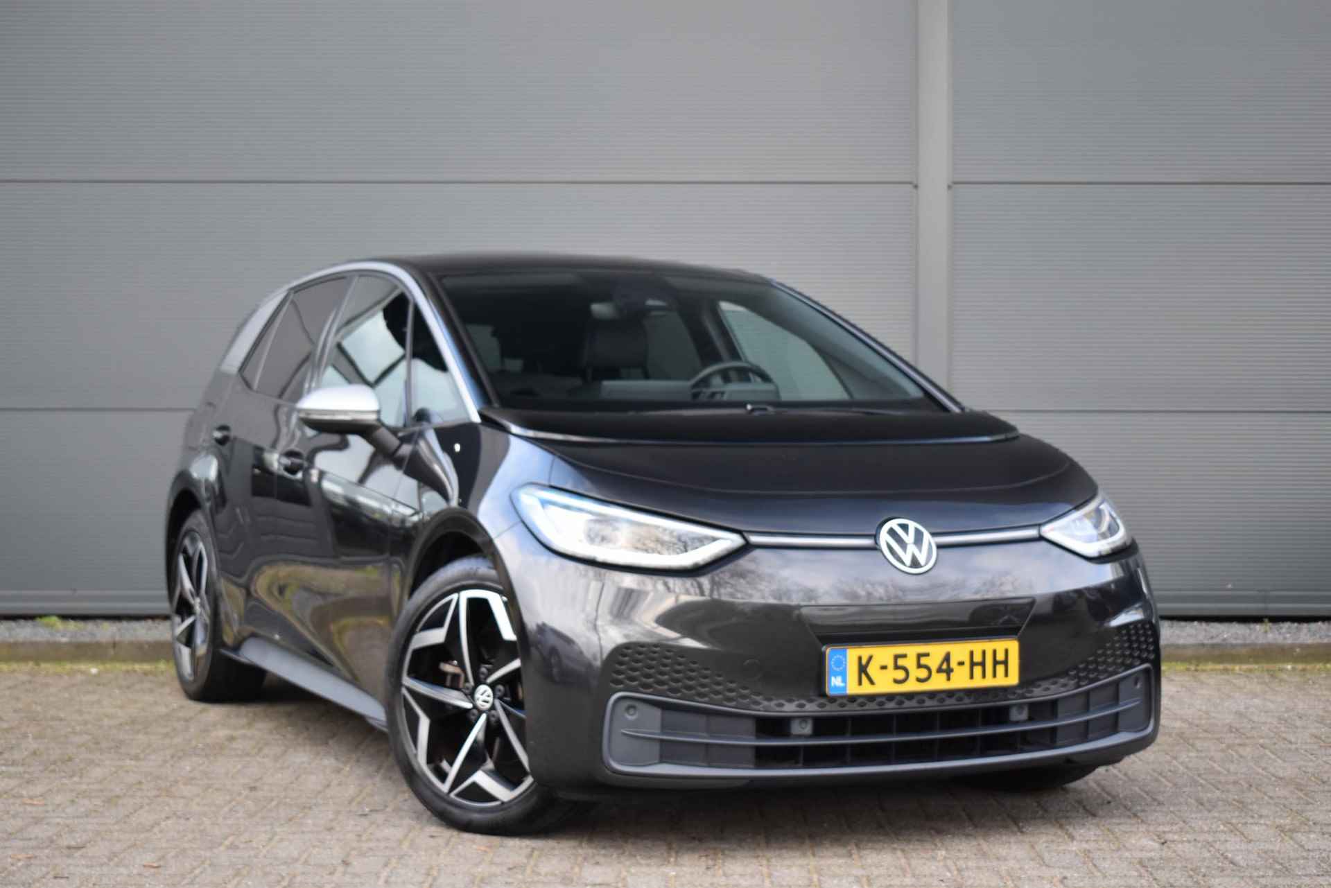 Volkswagen ID.3 First Plus 58 kWh / Stoelverwarming / Navigatie / Camera / Matrix LED Koplampen - 3/35