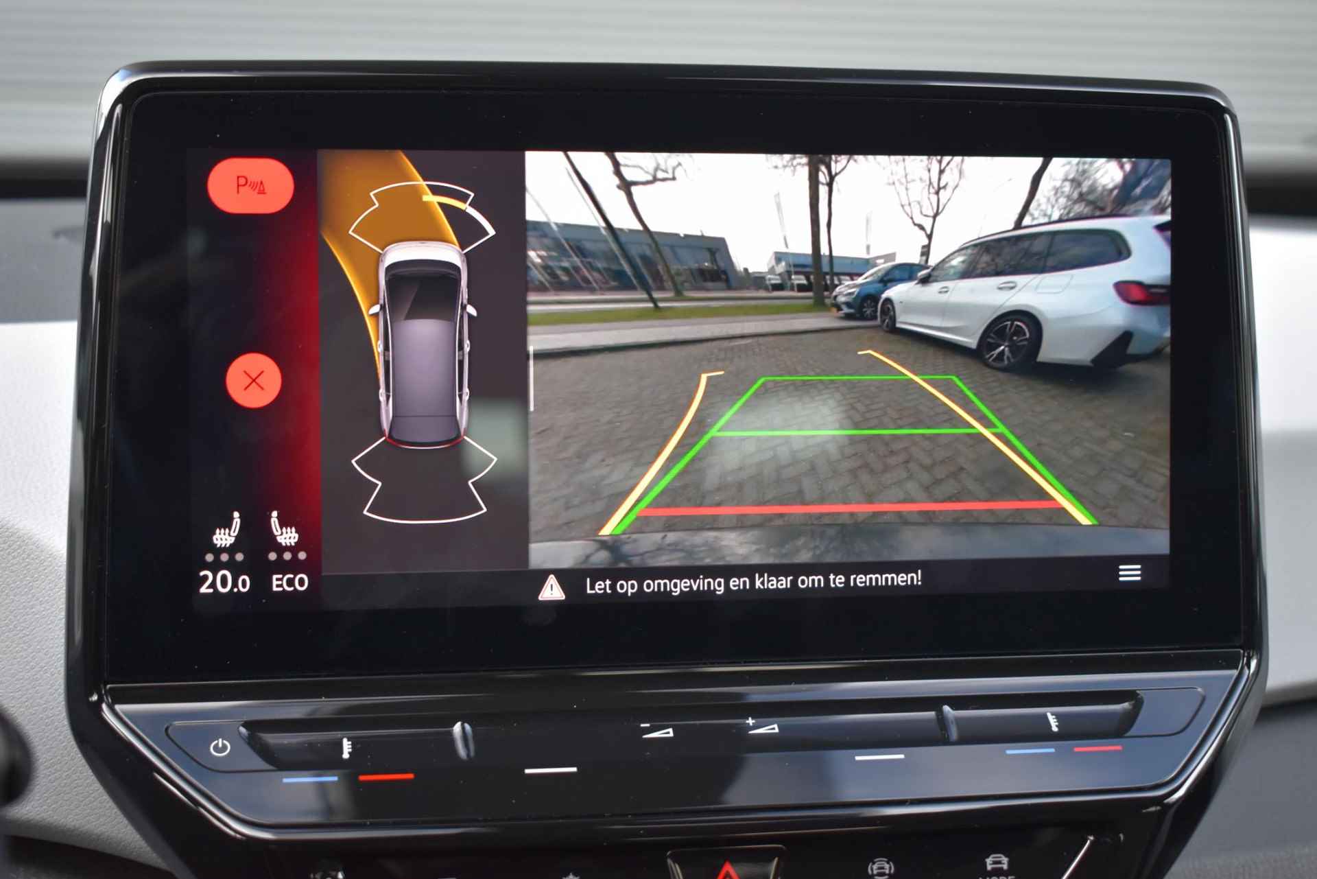 Volkswagen ID.3 First Plus 58 kWh / Stoelverwarming / Navigatie / Camera / Matrix LED Koplampen - 17/35