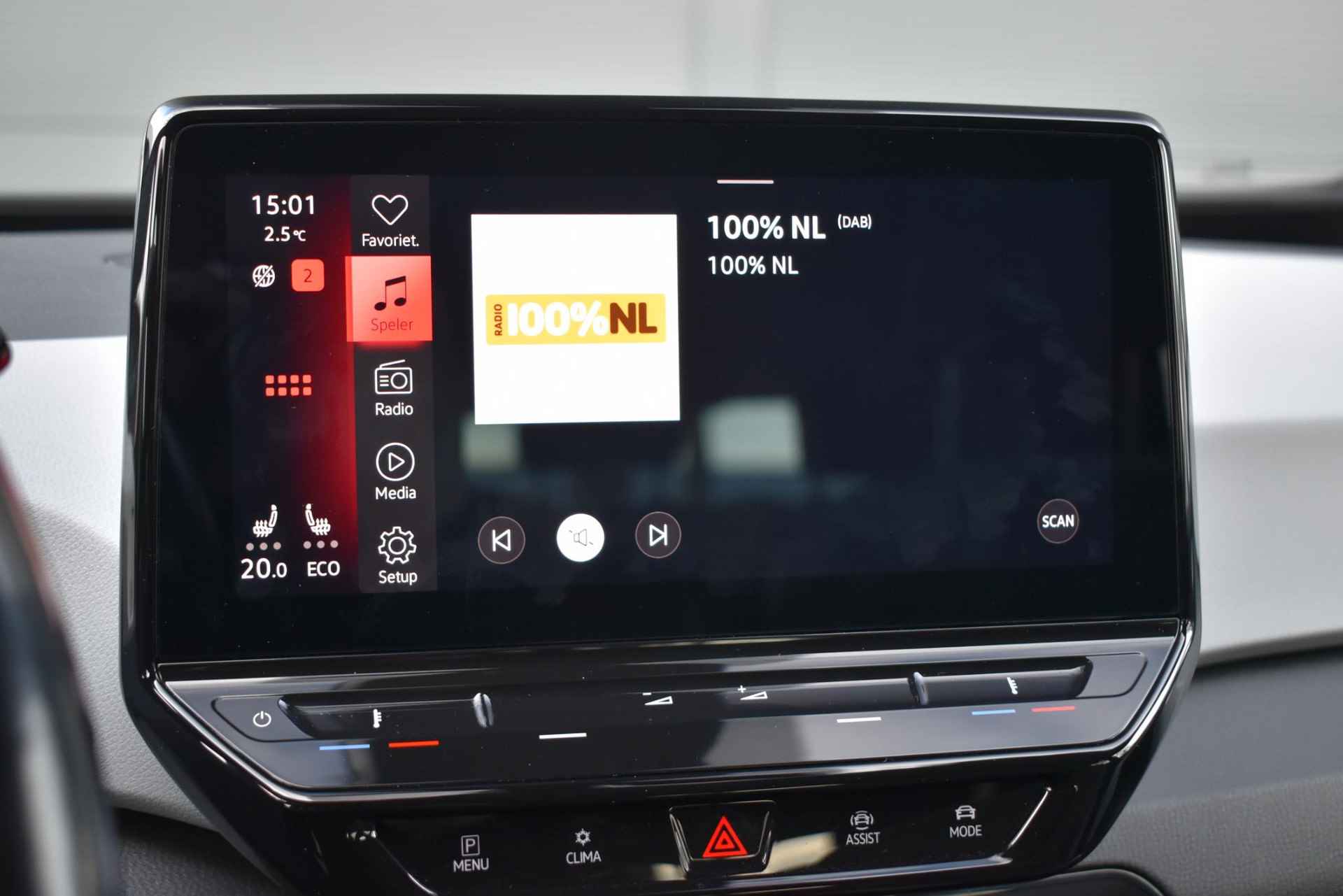 Volkswagen ID.3 First Plus 58 kWh / Stoelverwarming / Navigatie / Camera / Matrix LED Koplampen - 18/35