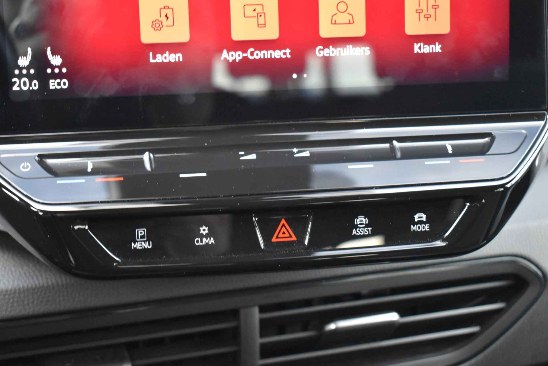 Volkswagen ID.3 First Plus 58 kWh / Stoelverwarming / Navigatie / Camera / Matrix LED Koplampen - 24/35