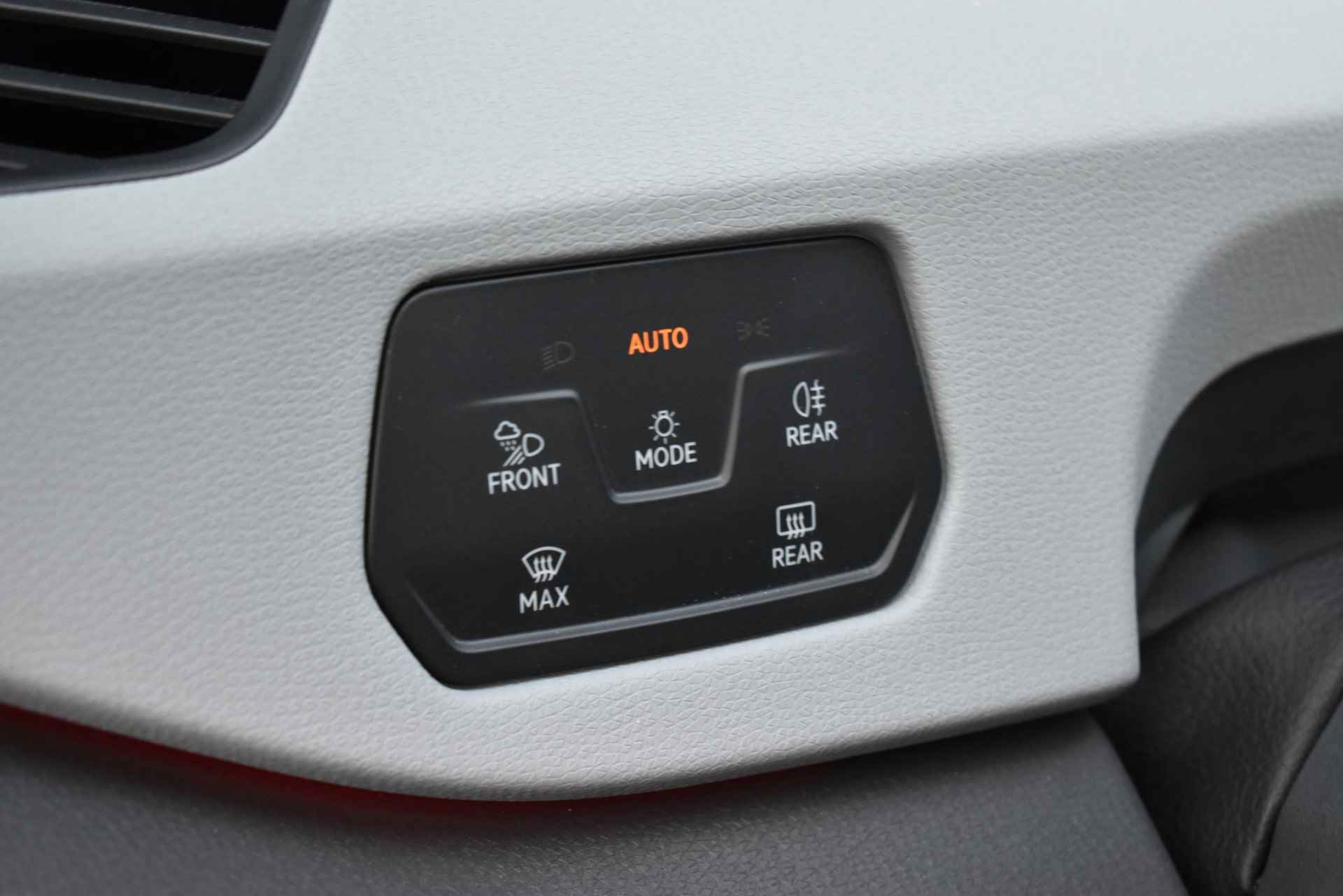 Volkswagen ID.3 First Plus 58 kWh / Stoelverwarming / Navigatie / Camera / Matrix LED Koplampen - 25/35