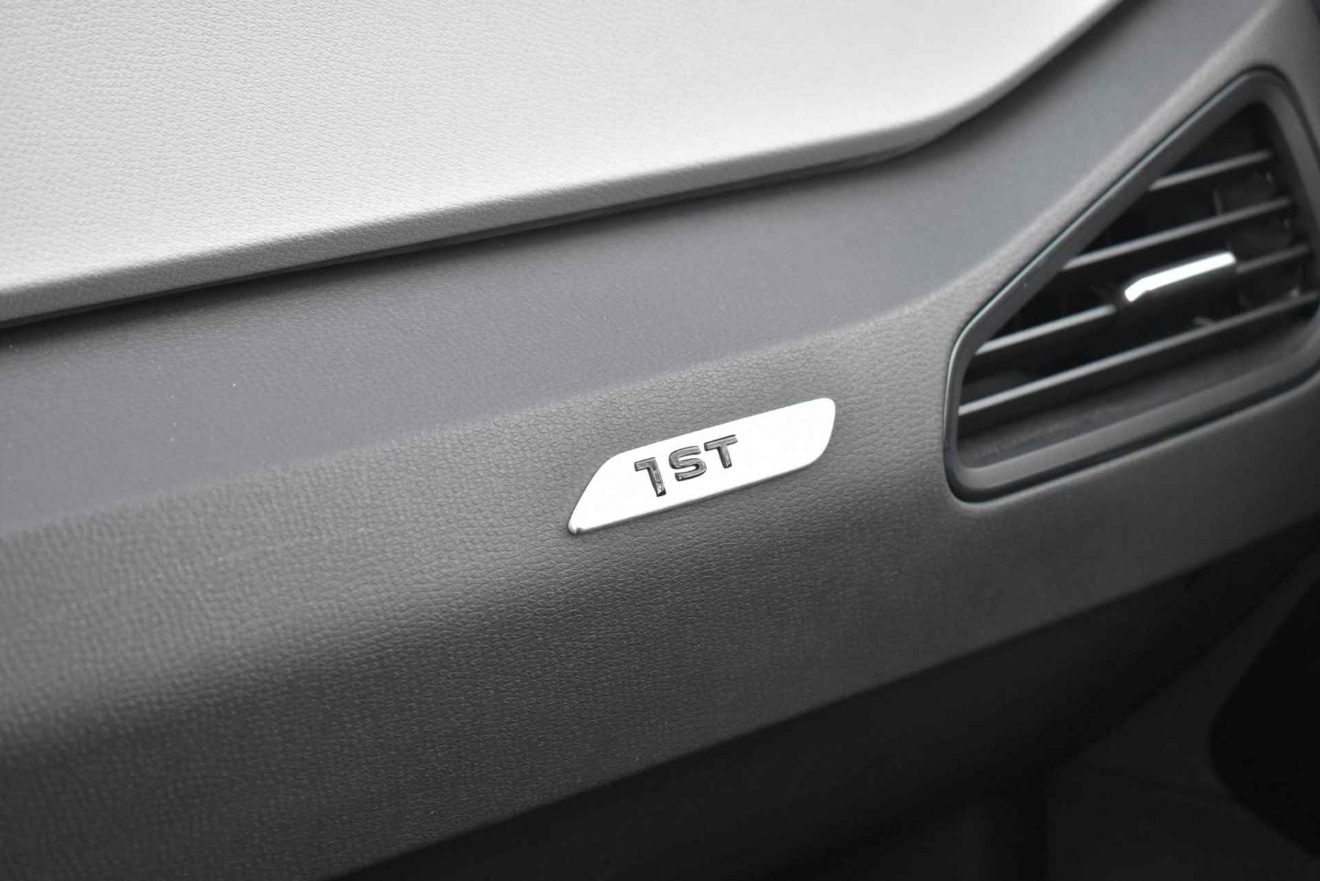 Volkswagen ID.3 First Plus 58 kWh / Stoelverwarming / Navigatie / Camera / Matrix LED Koplampen - 27/35