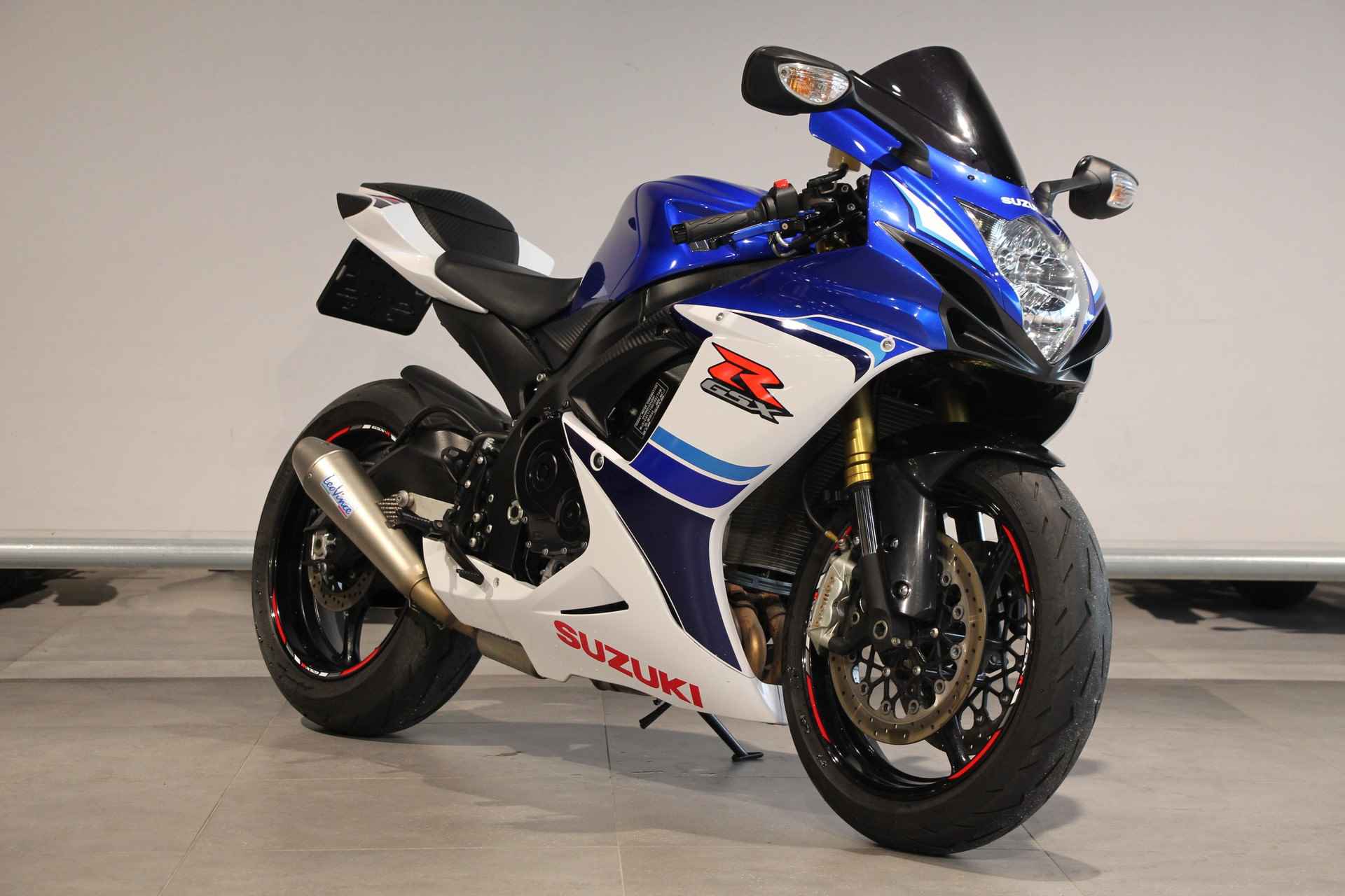 Suzuki GSX R-750 - 2/15