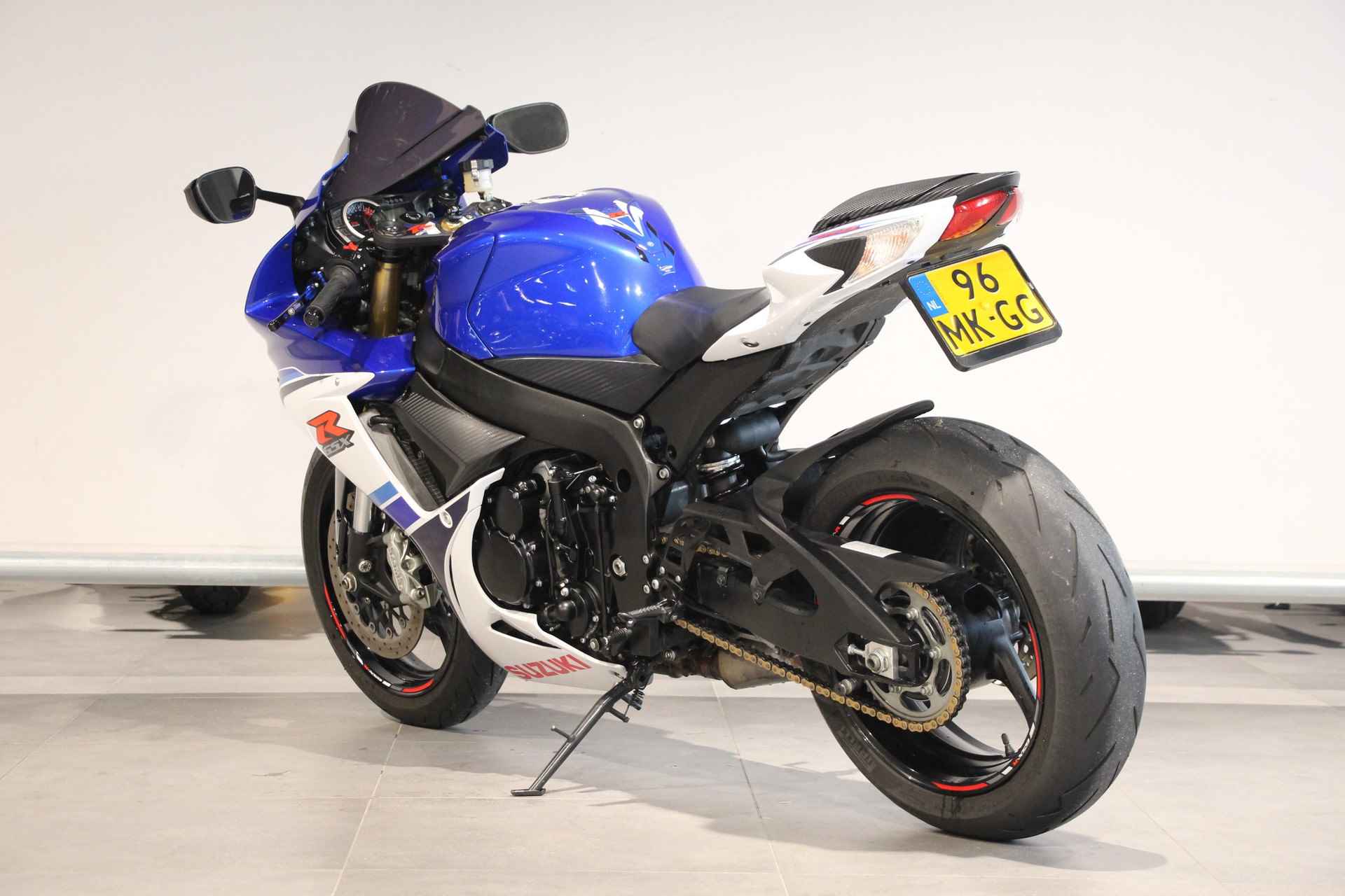 Suzuki GSX R-750 - 6/15