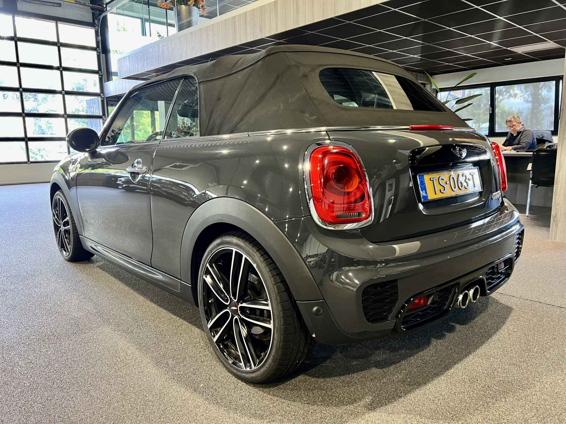 MINI Cabrio 2.0 Cooper S Chili Serious Business JCW | HUD | Camera | Vol optie - 6/32