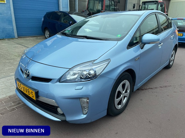 Toyota Prius 1.8 Plug-in Dynamic Business 2012 NAP Navigatie Zeer nette auto met half leer, camera, Bluetooth, etc. Boekjes aanwezig.