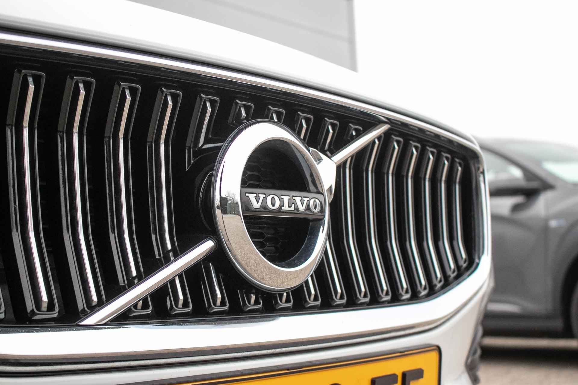 Volvo V60 2.0 T8 Twin Engine AWD Inscription All-in rijklrprs | wegkl. trekhaak | leder | stoel+voorruit verwarming - 29/49