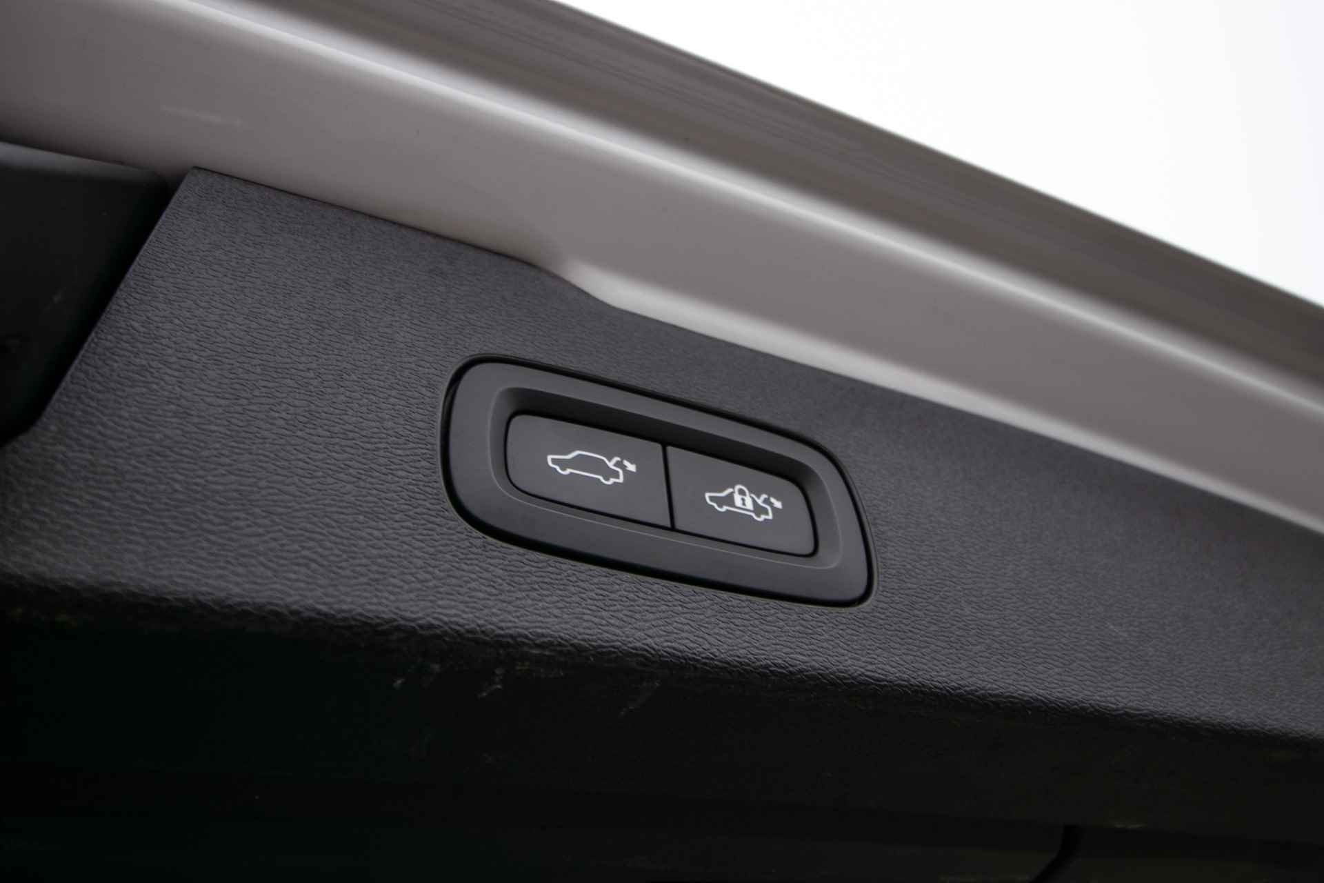 Volvo V60 2.0 T8 Twin Engine AWD Inscription All-in rijklrprs | wegkl. trekhaak | leder | stoel+voorruit verwarming - 45/49