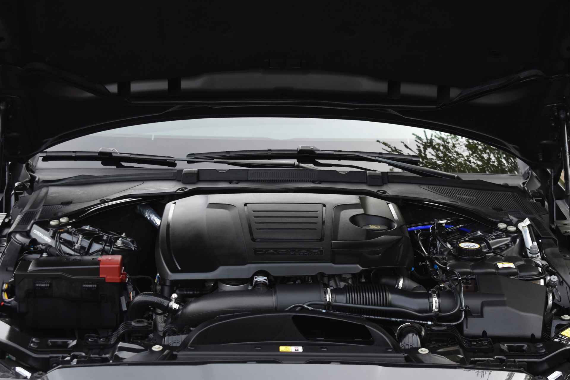 Jaguar XF Sportbrake 2.0t R-Sport R -Design 250 PK | NL-Auto | Nw € 90.000,- | Pano | Leder | Apple Carplay | Camera | Full LEd / Xenon - 10/75