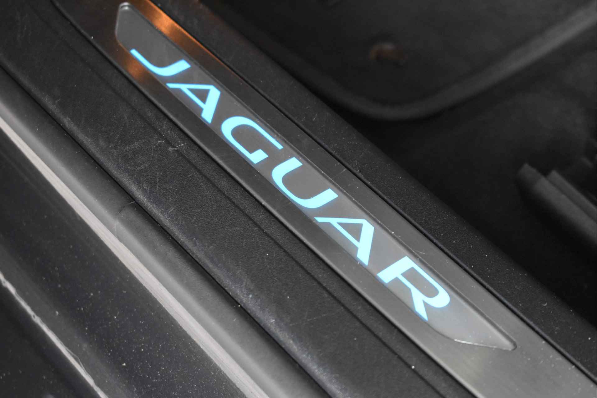 Jaguar XF Sportbrake 2.0t R-Sport R -Design 250 PK | NL-Auto | Nw € 90.000,- | Pano | Leder | Apple Carplay | Camera | Full LEd / Xenon - 49/75