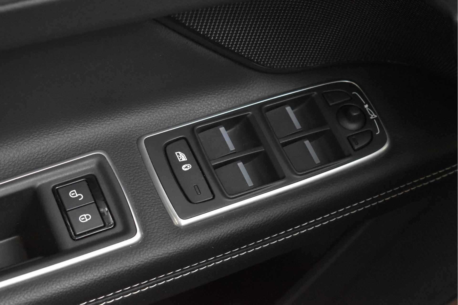 Jaguar XF Sportbrake 2.0t R-Sport R -Design 250 PK | NL-Auto | Nw € 90.000,- | Pano | Leder | Apple Carplay | Camera | Full LEd / Xenon - 50/75