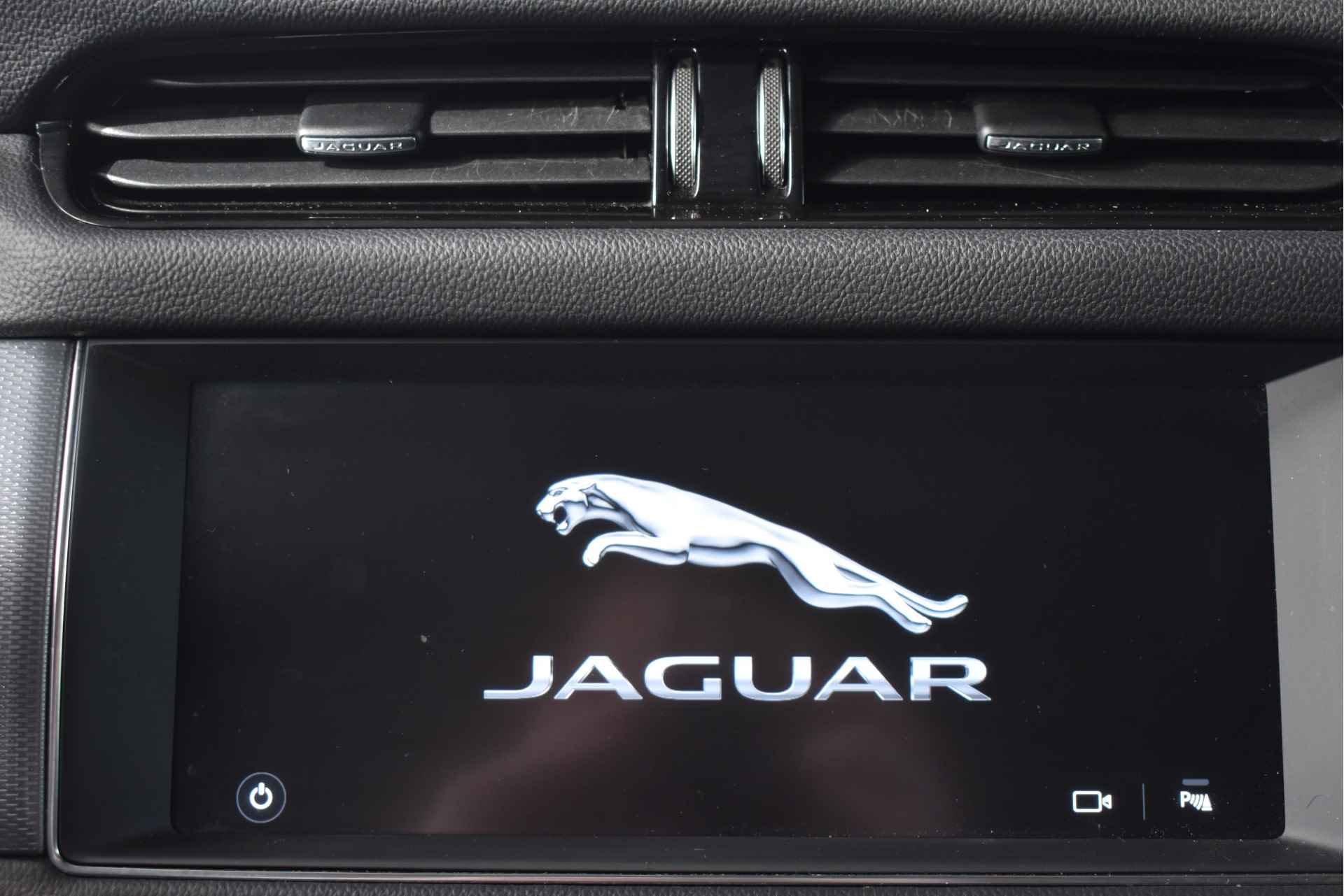 Jaguar XF Sportbrake 2.0t R-Sport R -Design 250 PK | NL-Auto | Nw € 90.000,- | Pano | Leder | Apple Carplay | Camera | Full LEd / Xenon - 57/75