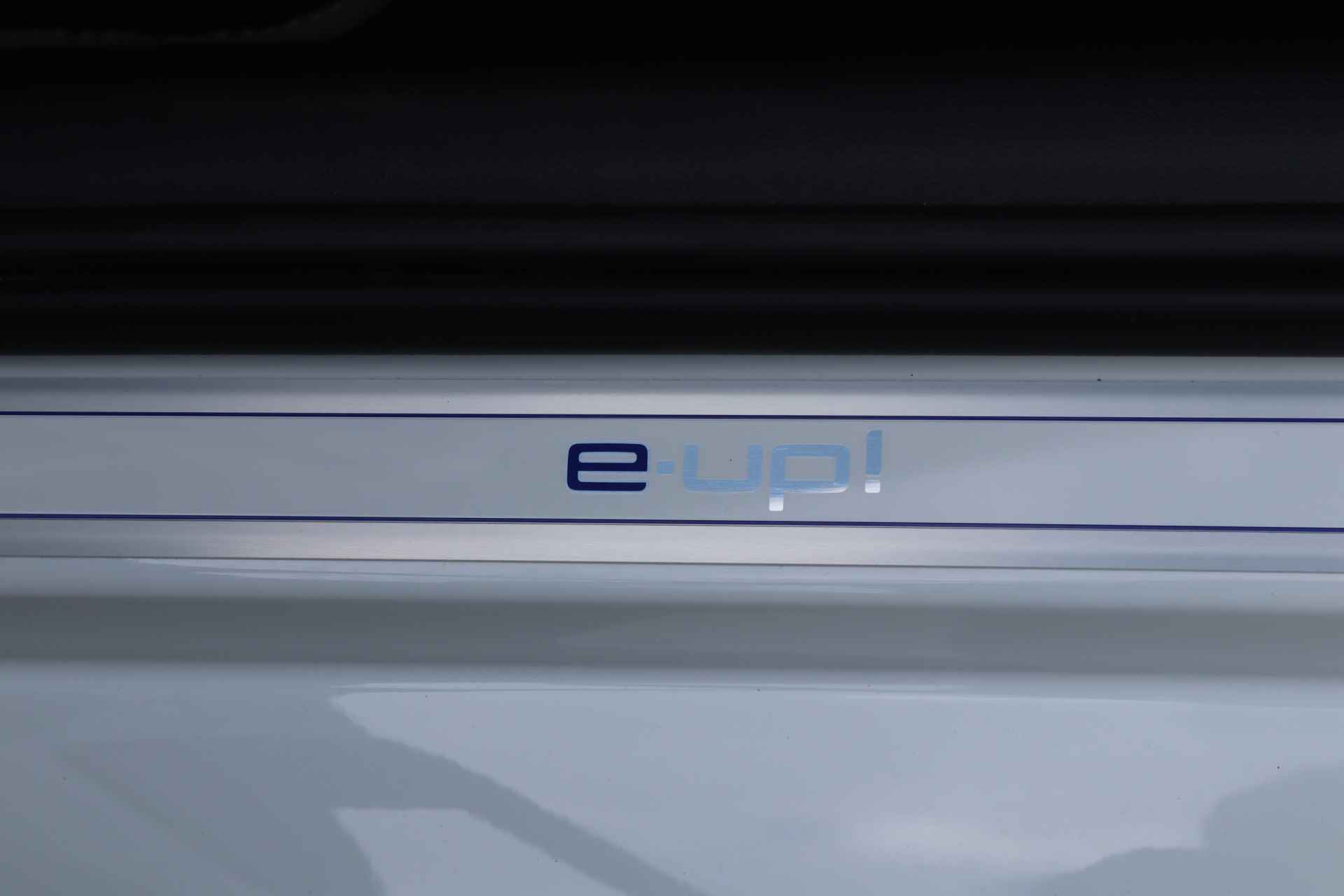 Volkswagen e-Up! 61kW Black Style Ecc/Camera/Winterpakket/DAB/PDC/CRC/16" - 27/33