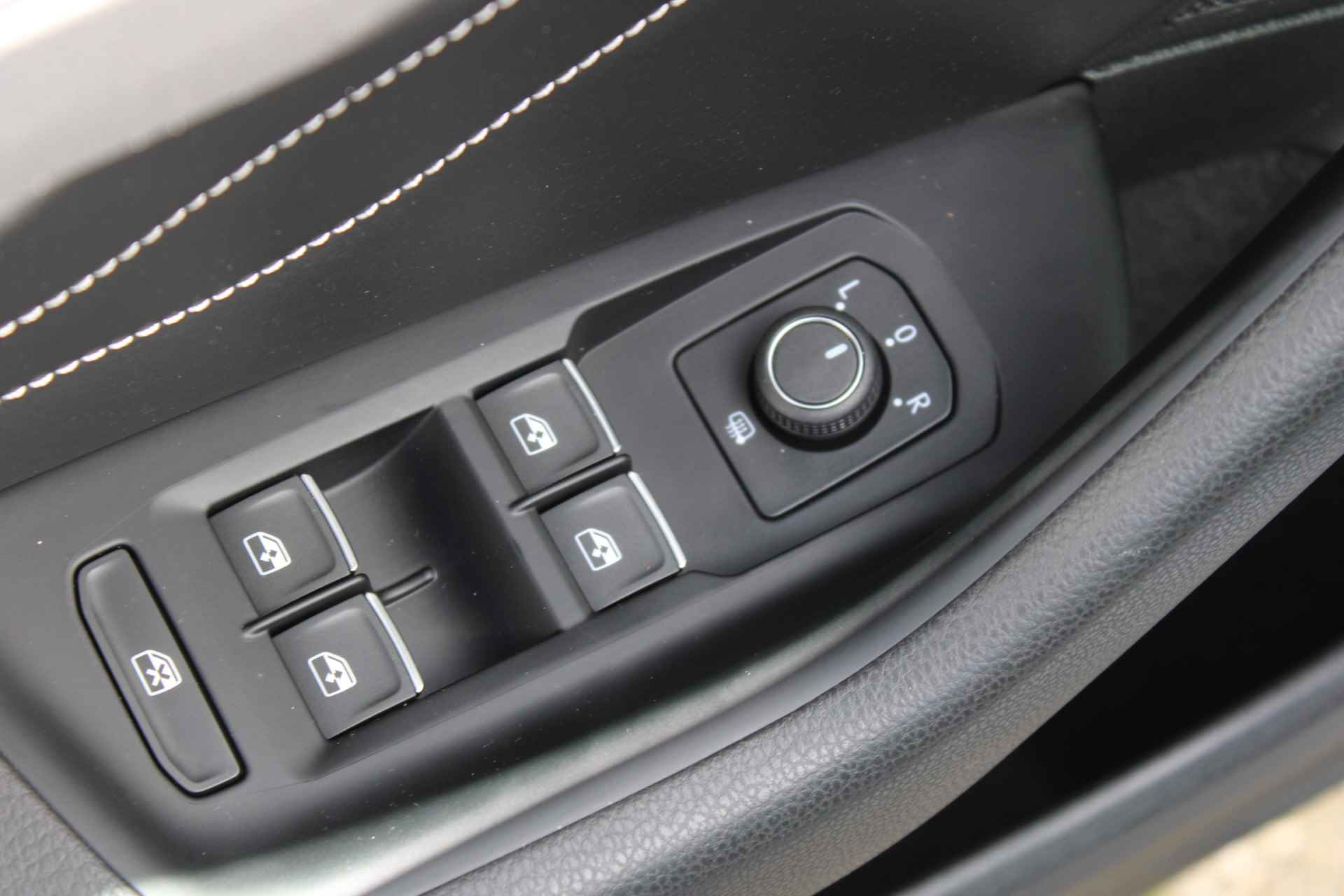 Volkswagen Passat Variant 1.4 TSI PHEV GTE Business | Camera | Navigatie | Stoel & Stuurverwarming | Elek.Trekhaak | Matrix LED | Active Info Disp - 16/51
