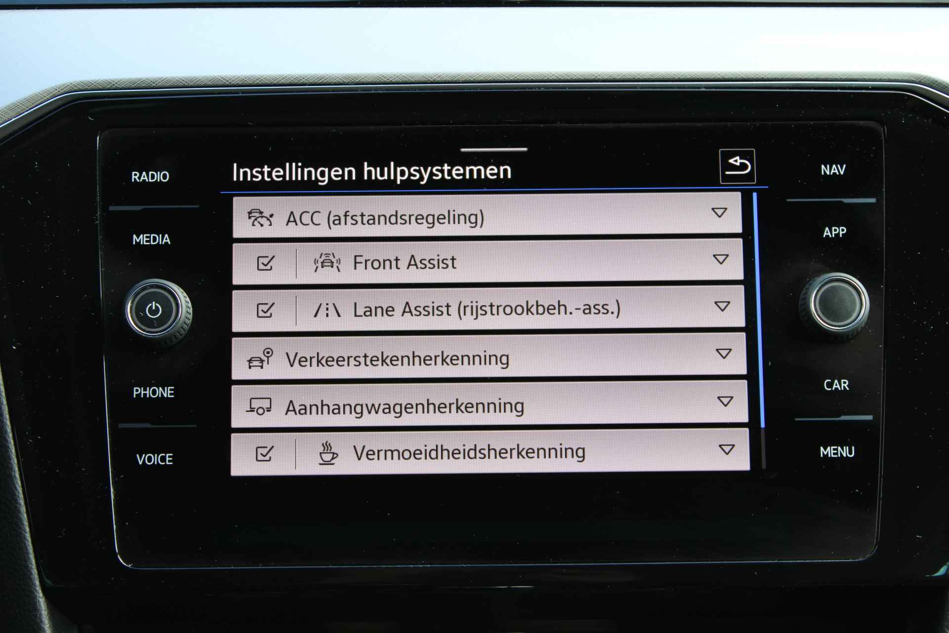 Volkswagen Passat Variant 1.4 TSI PHEV GTE Business | Camera | Navigatie | Stoel & Stuurverwarming | Elek.Trekhaak | Matrix LED | Active Info Disp - 30/51