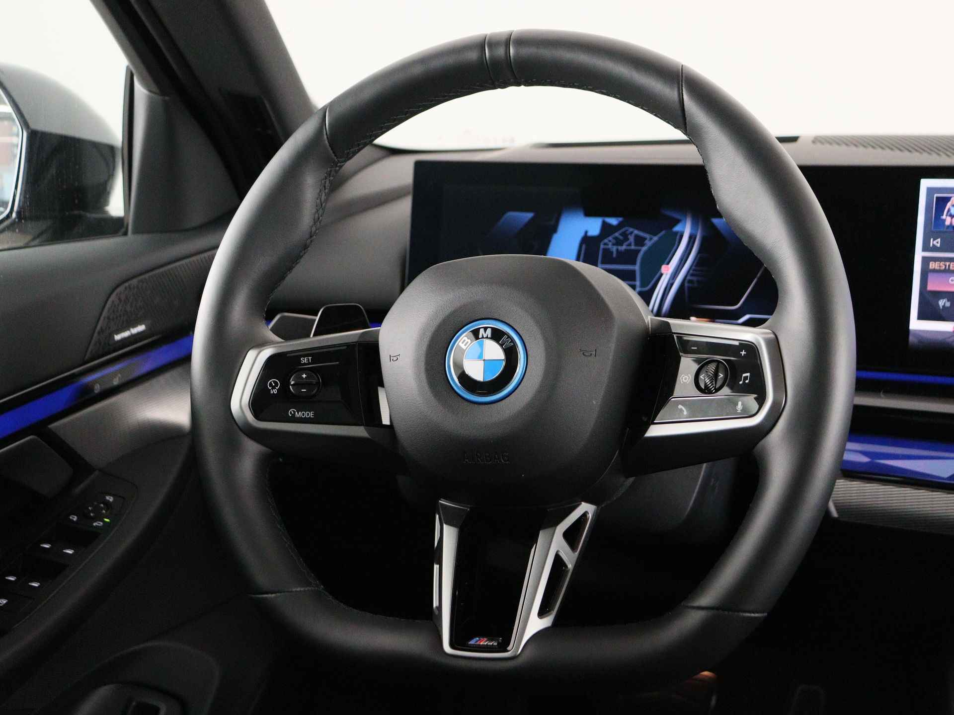 BMW i5 eDrive40 Touring M-Sport Pro - 2/25