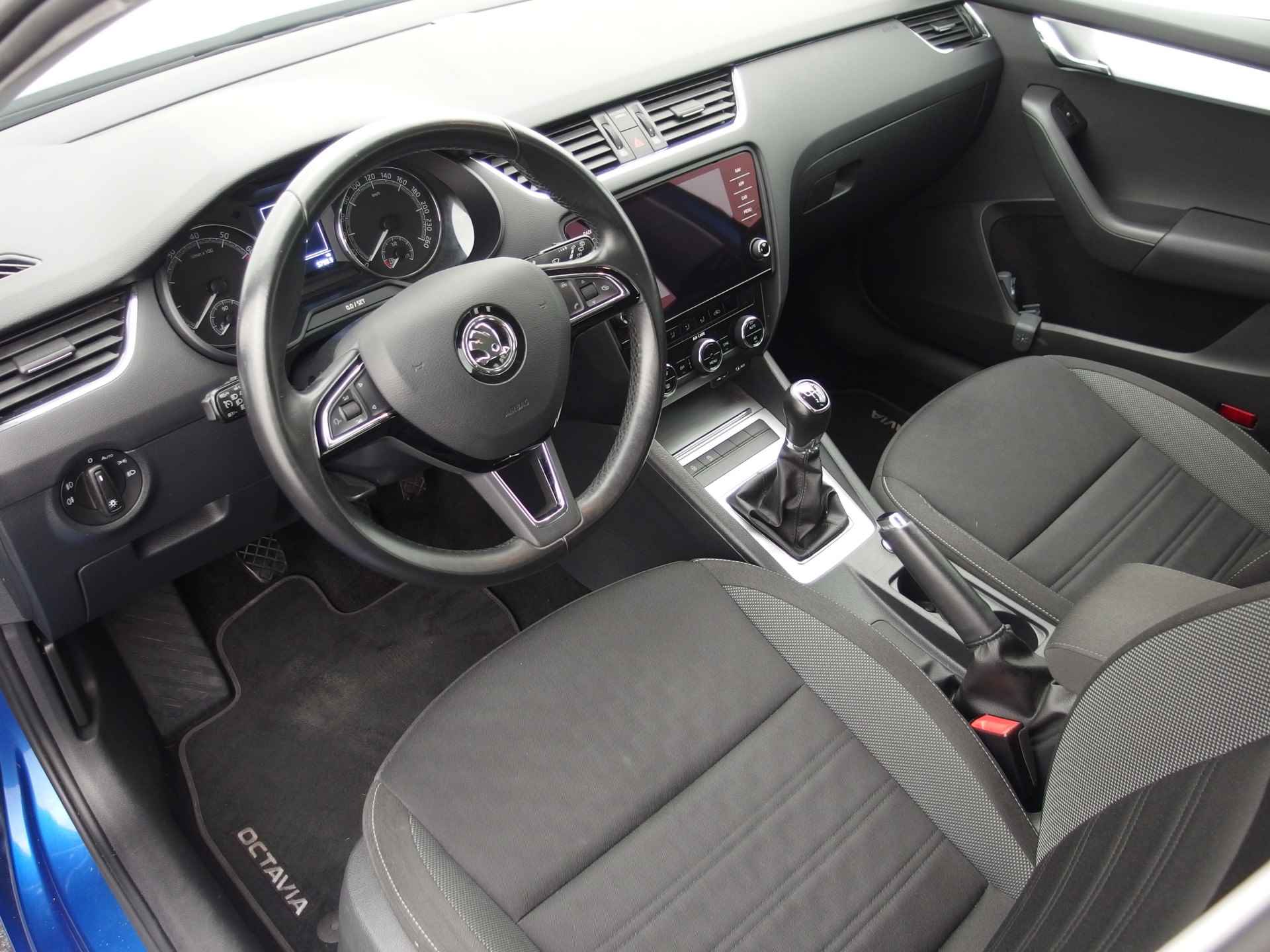 Škoda Octavia Combi 1.0 TSI Greentech Ambition Business TREKHAAK / CARPLAY / NAVI / CLIMA / PDC / CRUISE / NL-AUTO - 8/37